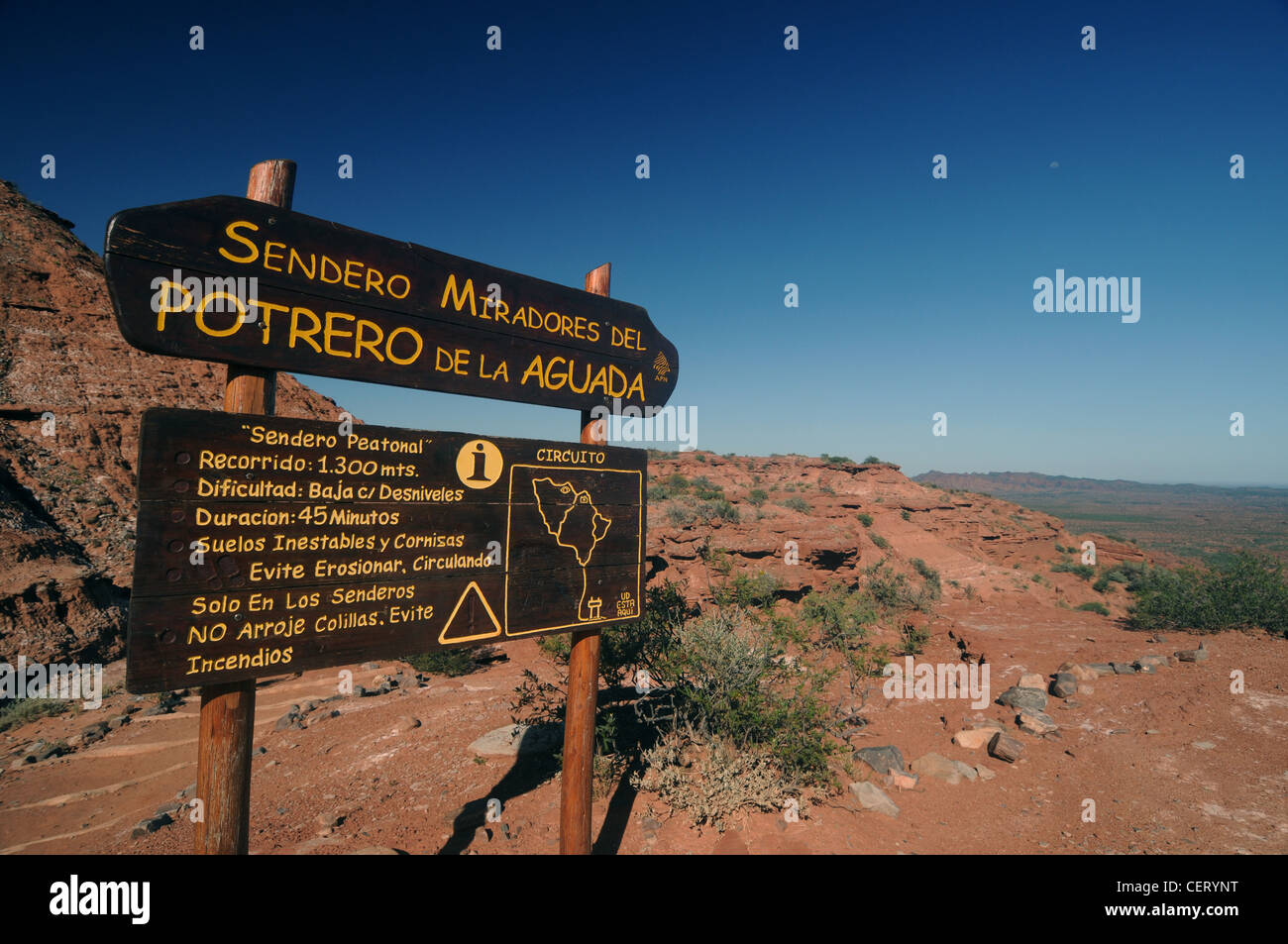 Segno indicante sentiero escursionistico, Parque Nacional Sierra de las Quijadas, Argentina Foto Stock