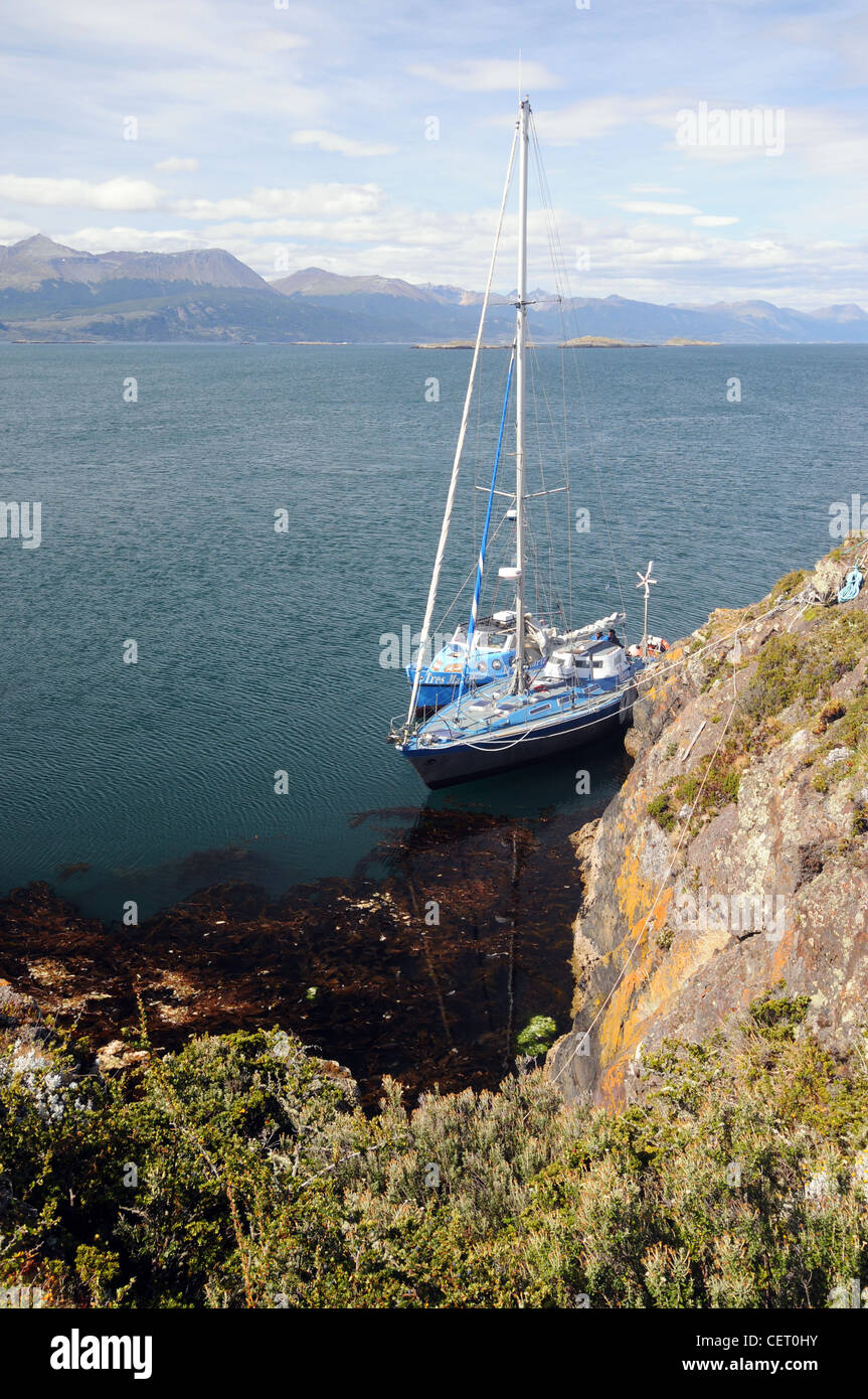Barche legata a H Isola, Canale Beagle vicino a Ushuaia, Tierra del Fuego, Patagonia, Argentina. N. PR Foto Stock