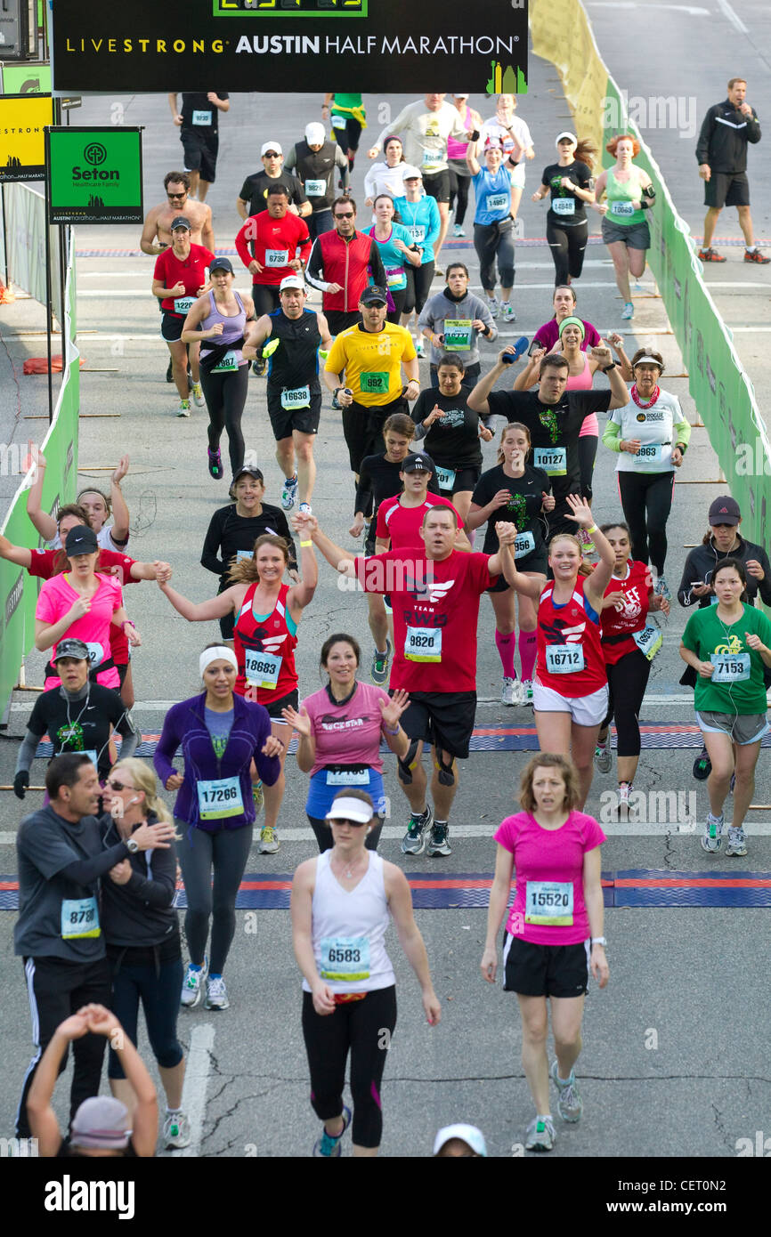 Più di 18.000 corridori pestate le strade del centro città di Austin Domenica, 19 febbraio per la XXII edizione della Maratona di Austin 2012 Foto Stock