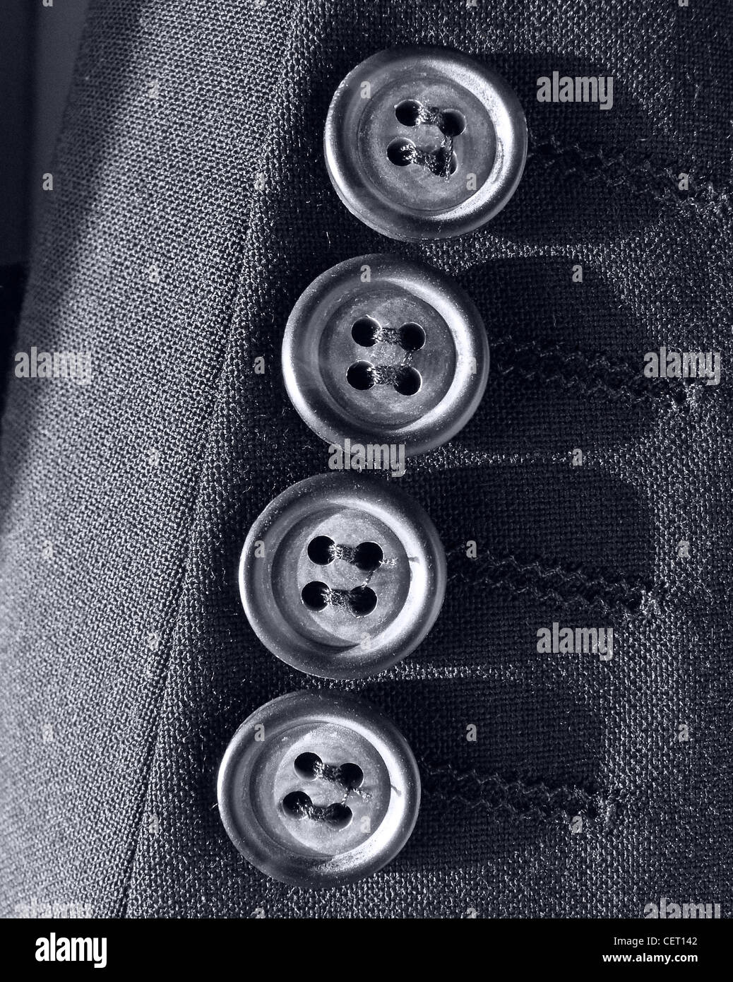 Quattro pulsanti sulla qualità di un abito di sartoria su misura Foto Stock