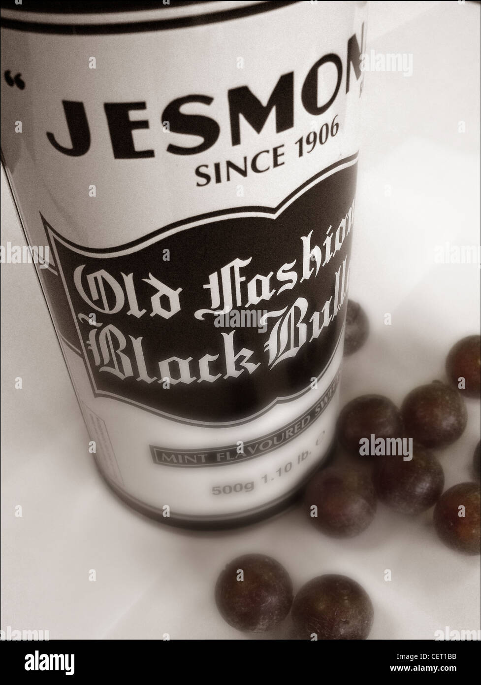 Jesmonds Old fashioned Black Bulls Tin, Sheffield 1906, Inghilterra, Regno Unito Foto Stock