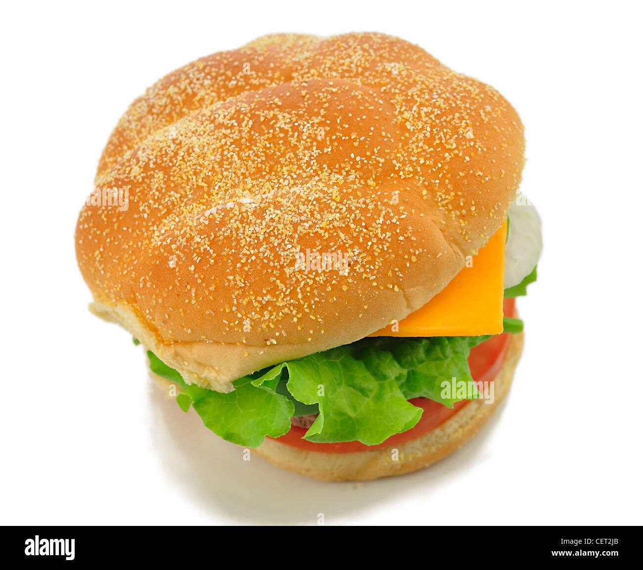 Un cheeseburger su sfondo bianco Foto Stock