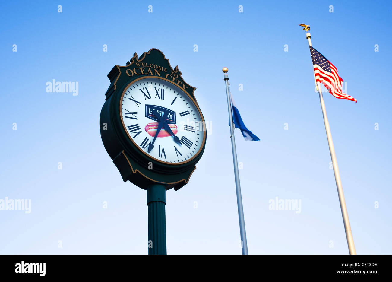 Un orologio Eskay pubblicità hot dogs sul lungomare di Ocean City Maryland. Foto Stock