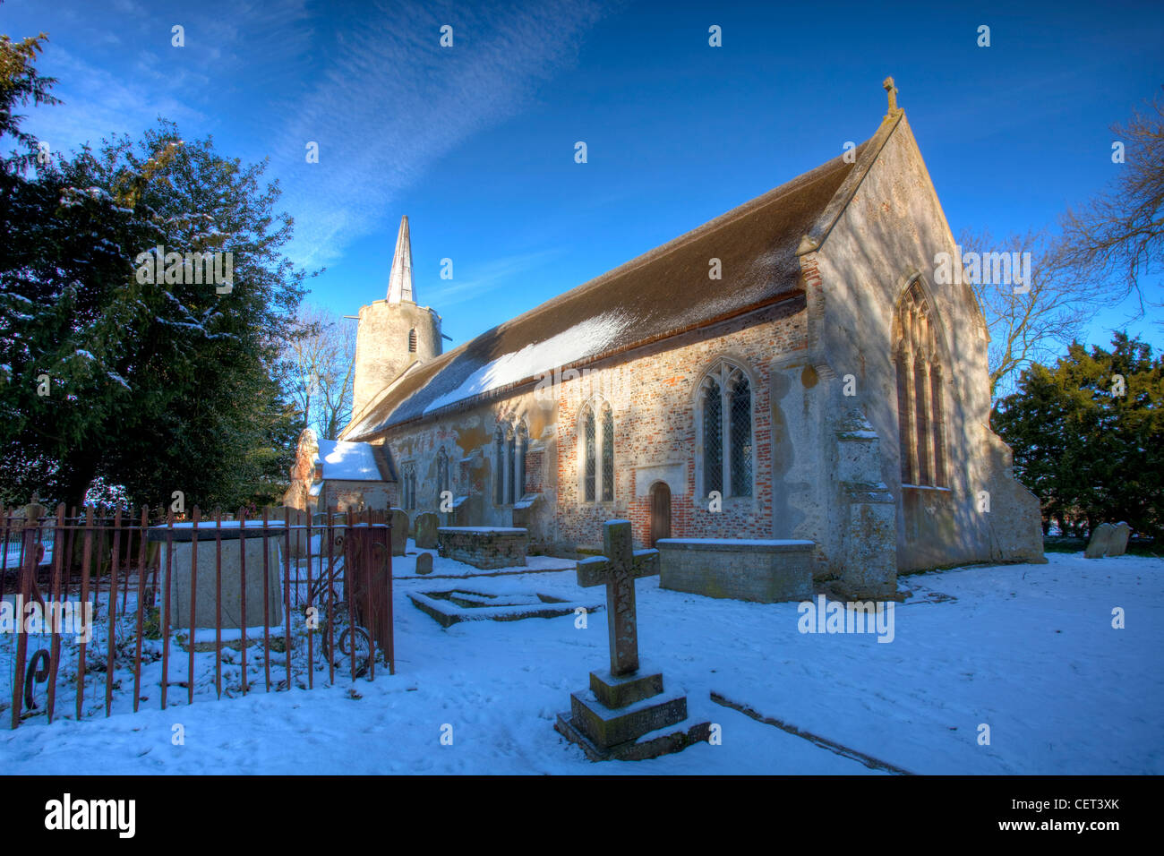 Stockton St Michael church in campagna di Norfolk dopo una nevicata invernale. Foto Stock