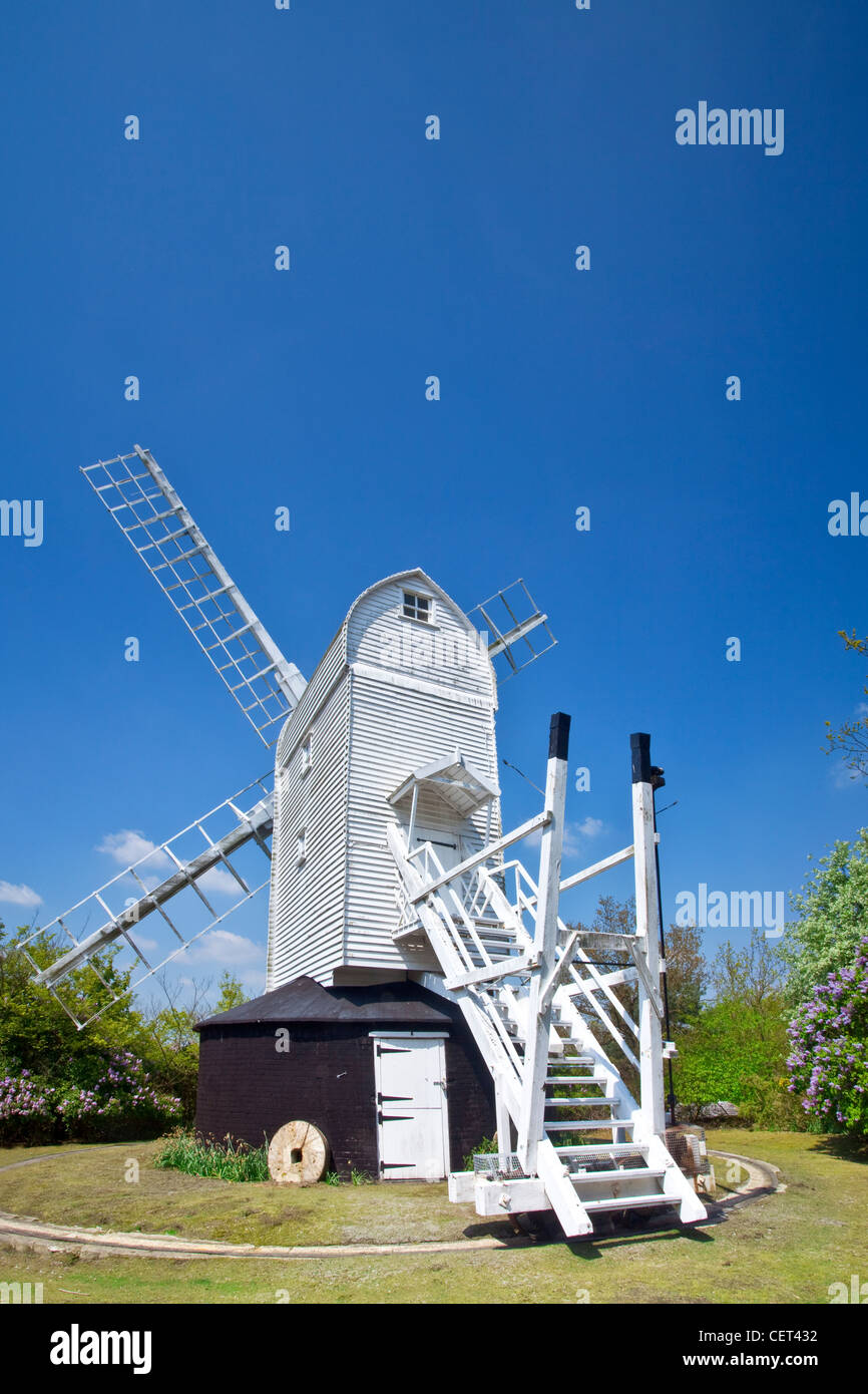 Holton Post Mill, un edificio del xviii secolo Il Grade ii Listed post mulino che è stato ristrutturato come un punto di riferimento nel villaggio di Holton St Pet Foto Stock