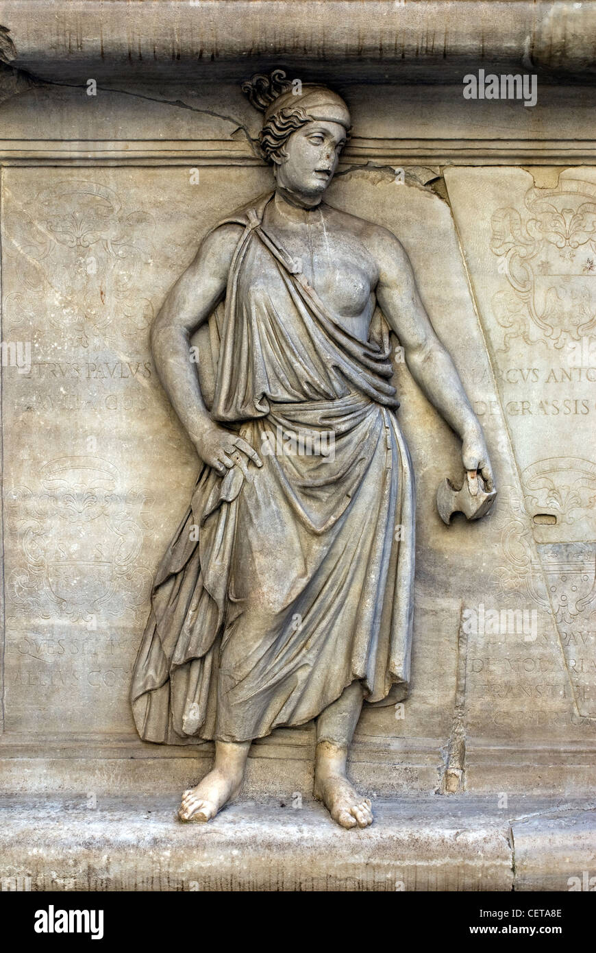 Lo zoccolo con le personificazioni di una provincia, dal Tempio di Adriano, il cortile del Palazzo dei Conservatori, Roma, Lazio, Italia Foto Stock