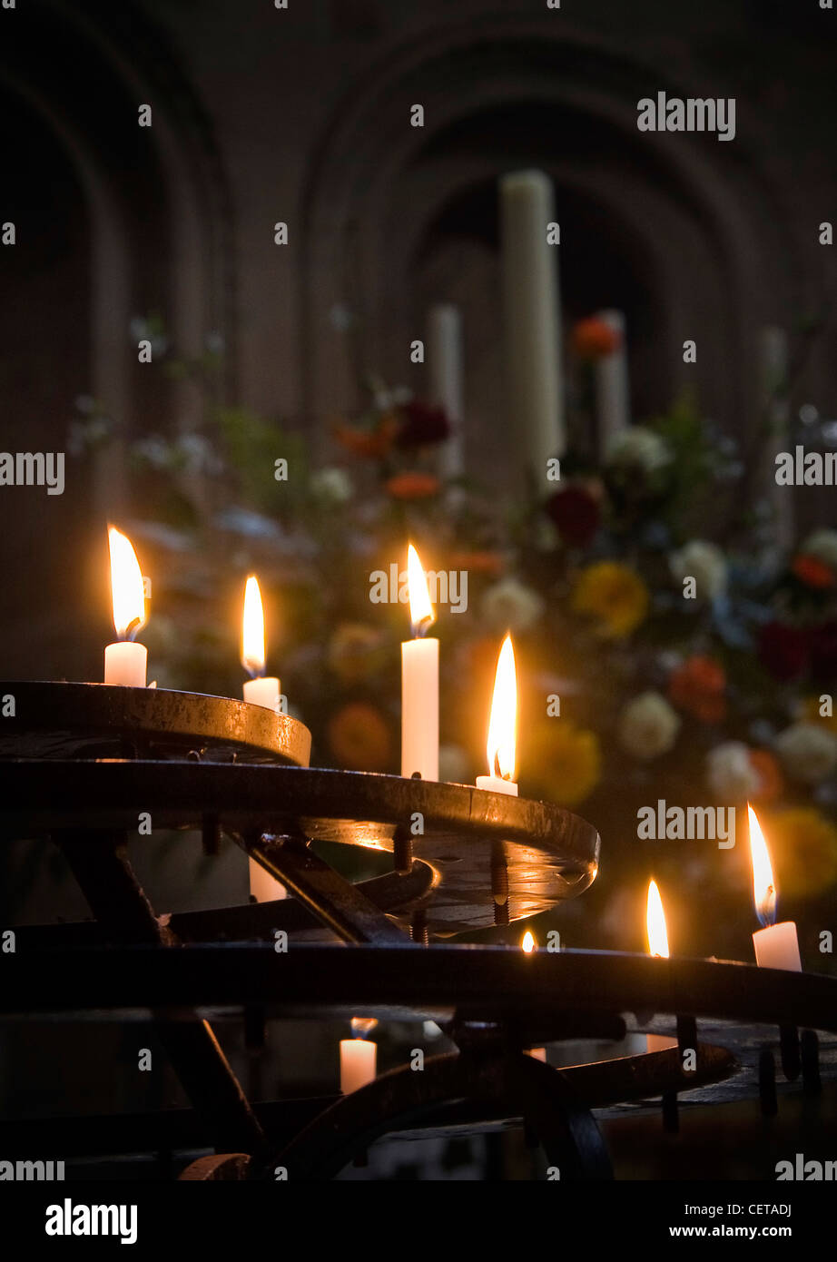 Candele a San Bartholemew la Chiesa. Foto Stock