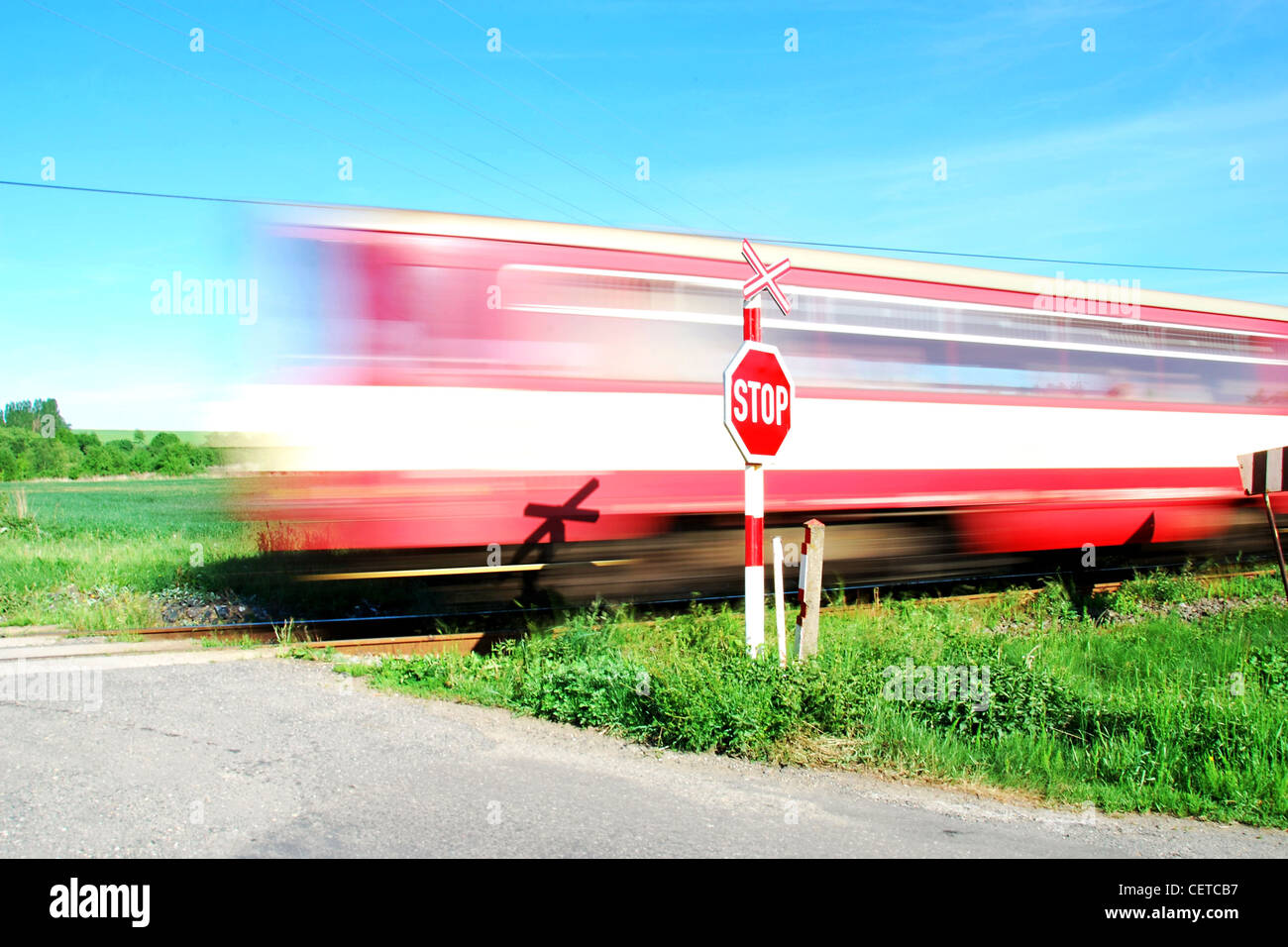 Segnale di attraversamento del pendio immagini e fotografie stock ad ...