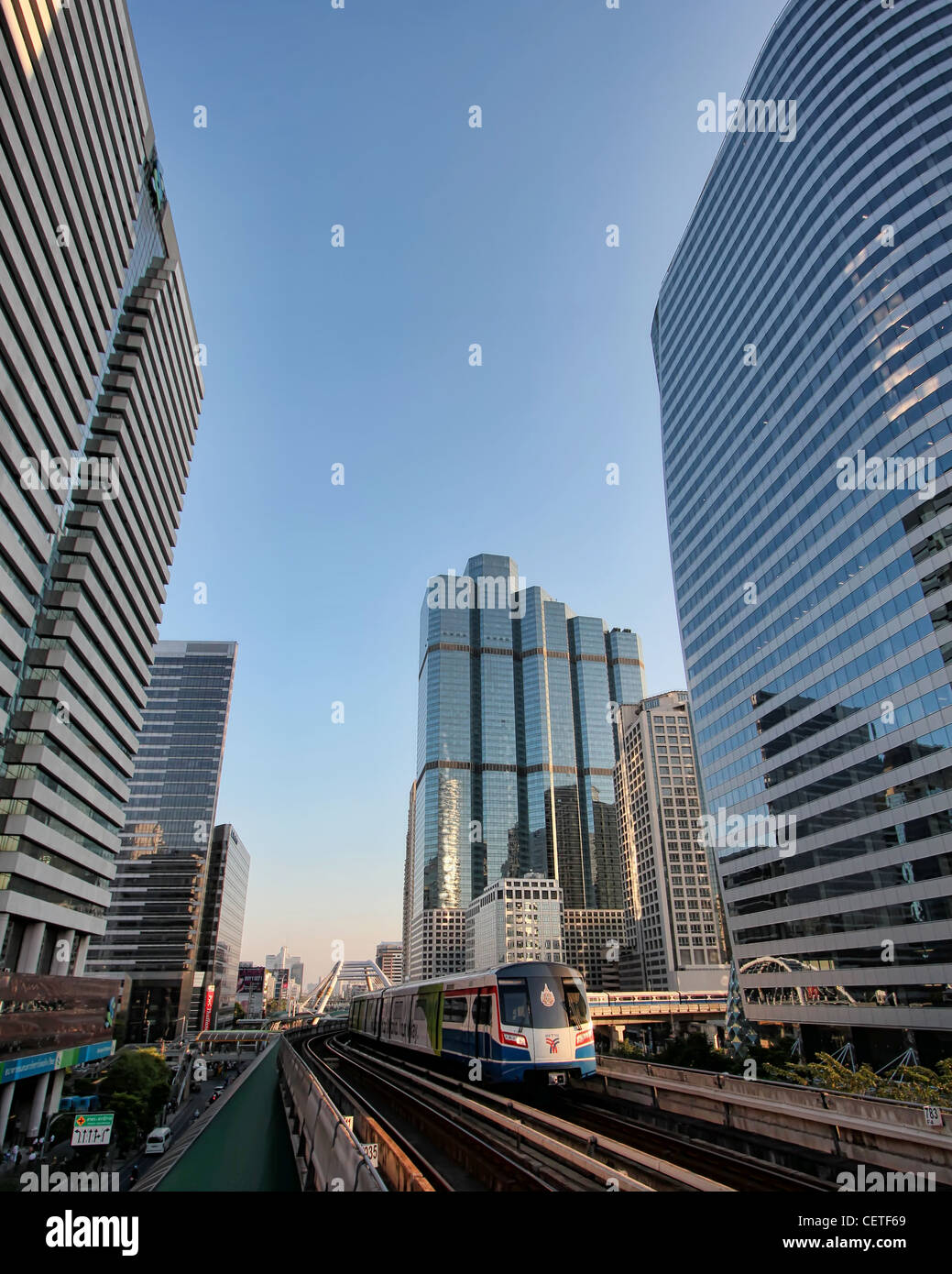 Sathorn - Chongnonsi intersezione a Bangkok il distretto centrale degli affari Foto Stock