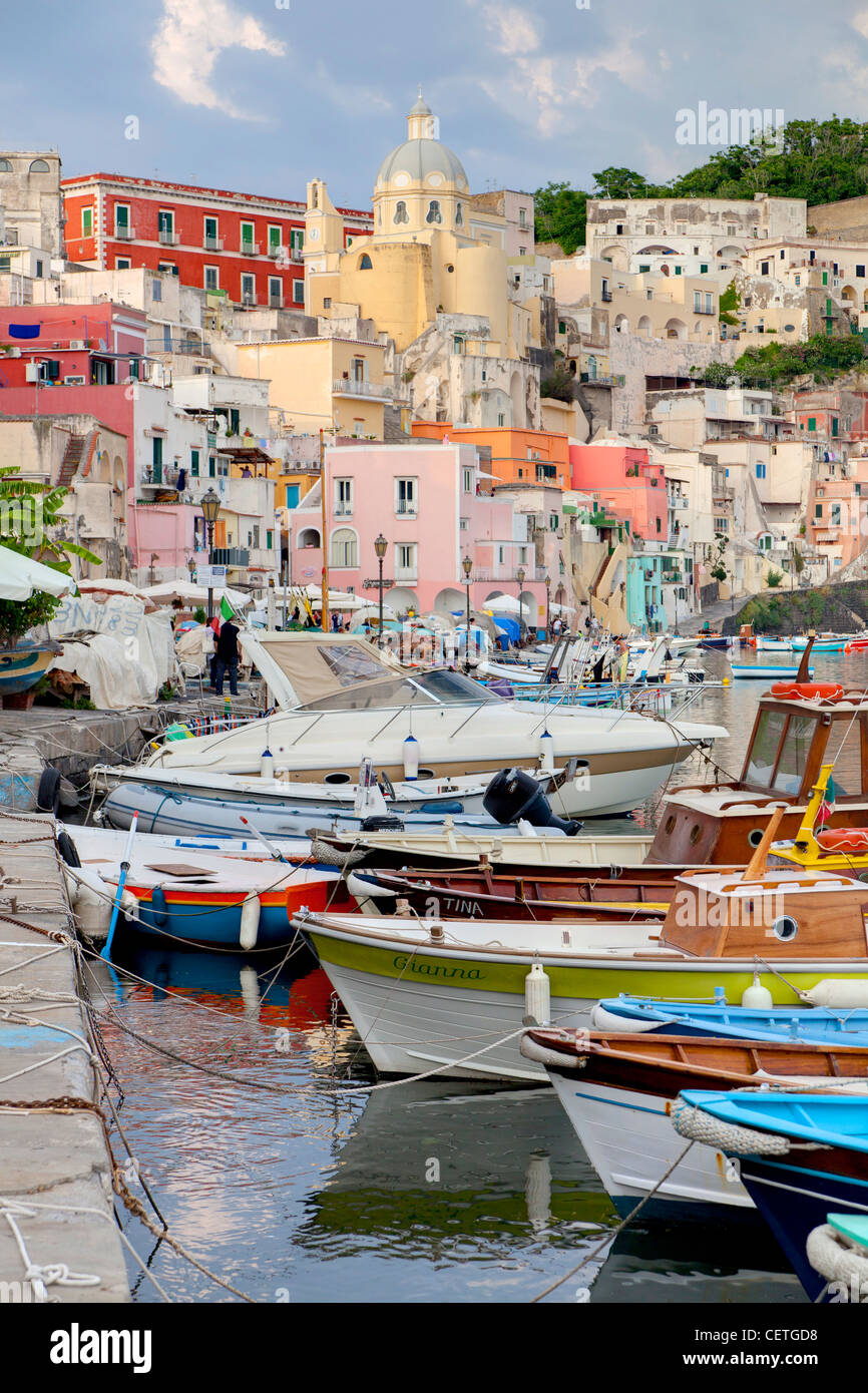 La Marina. Città di Coricella. Isola di Procida. Italia Foto Stock