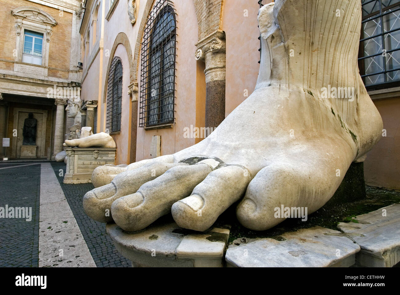 I frammenti di una statua colossale di Costantino, Musei Capitolini, Campidoglio, Roma, Lazio, Italia Foto Stock