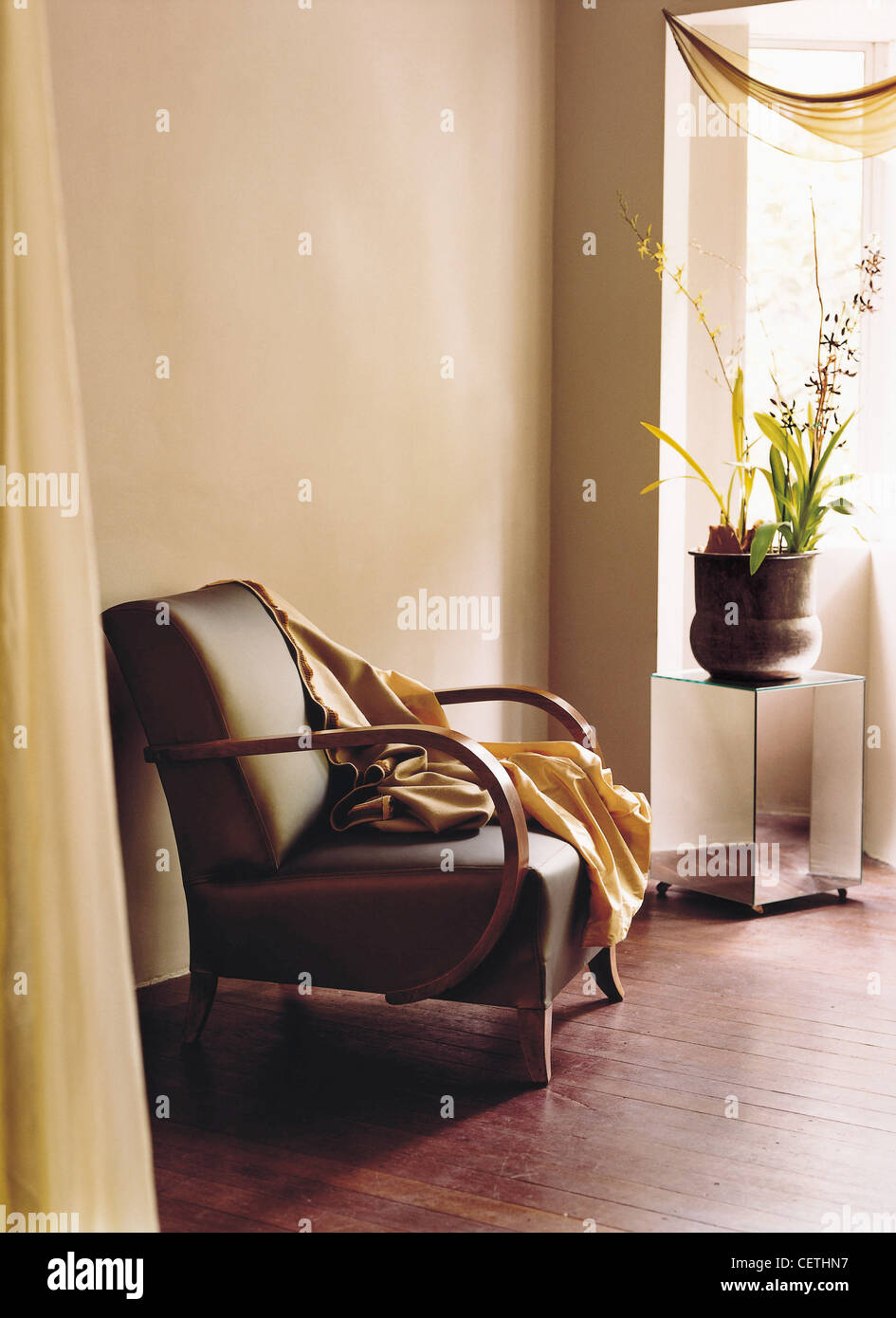 Mondo materiale questo autunno è di tendenza decorativa, la miscelazione di differenti tessuti pitture e rivestimenti murali per creare una drammatica e Foto Stock