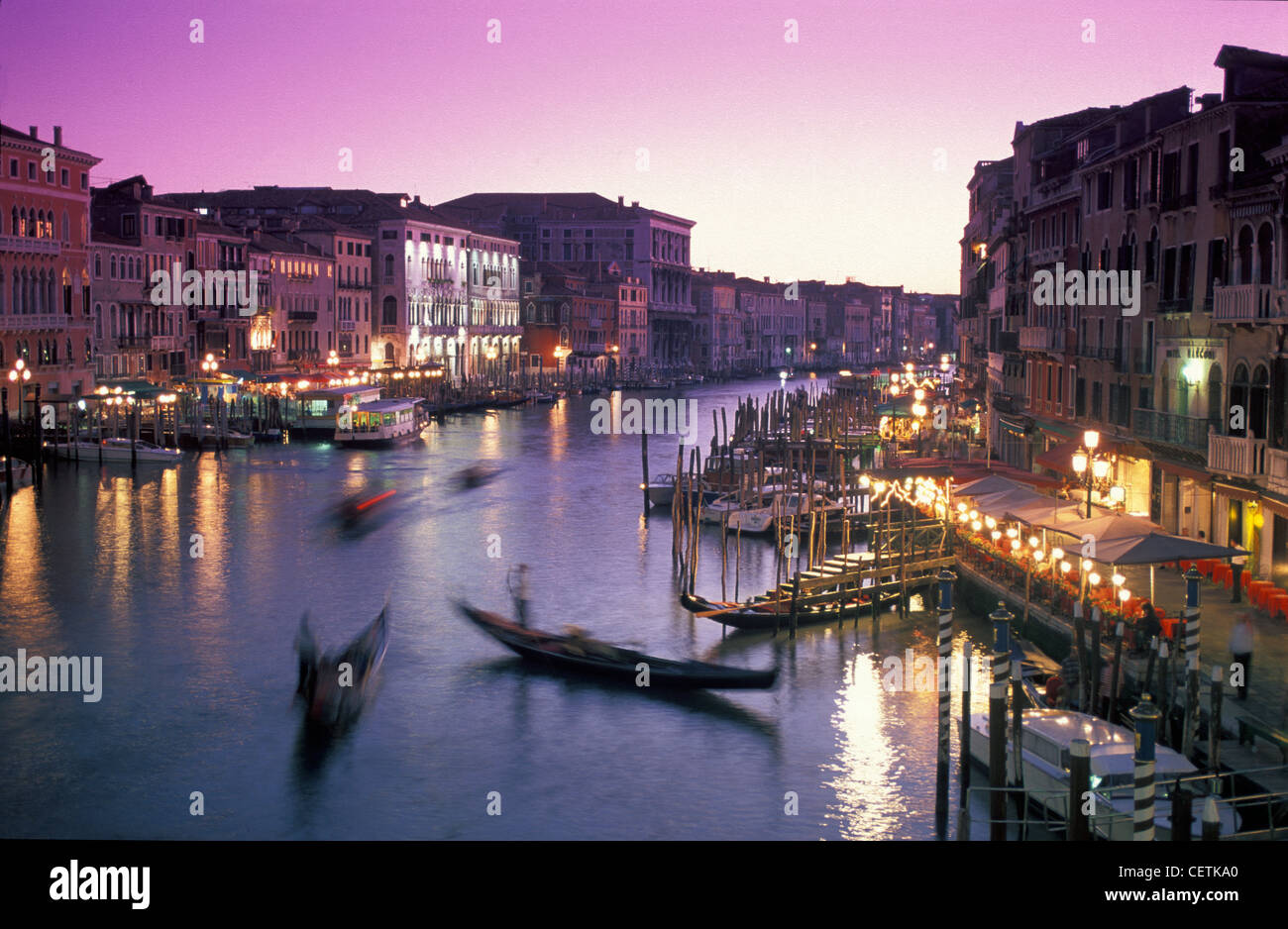 Al tramonto sul Canal Grande a Rialto, Venezia, Italia Foto Stock