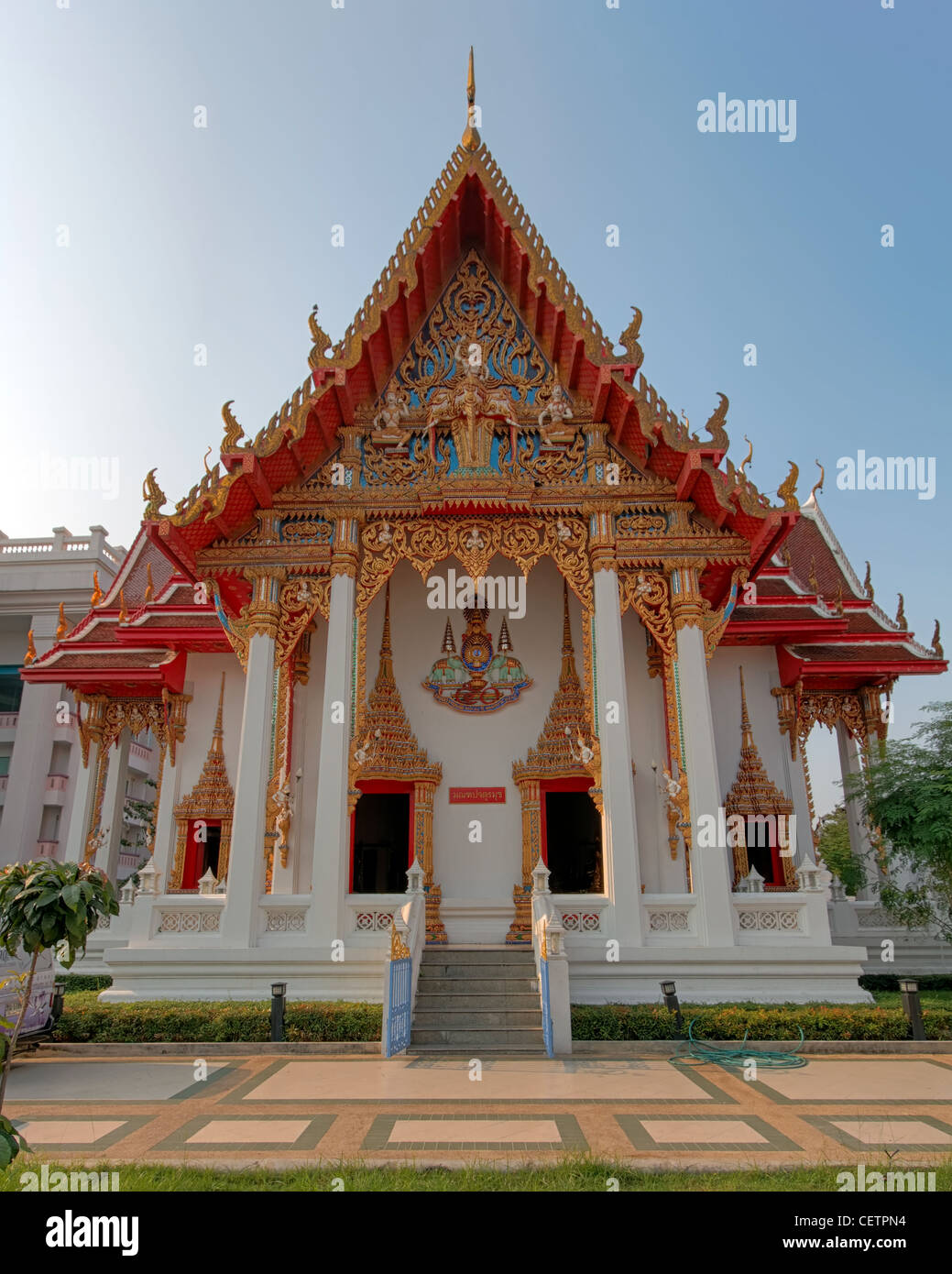 Wiharn di Wat Thewarat Kunchorn Worawiharn, Bangkok, Thailandia Foto Stock