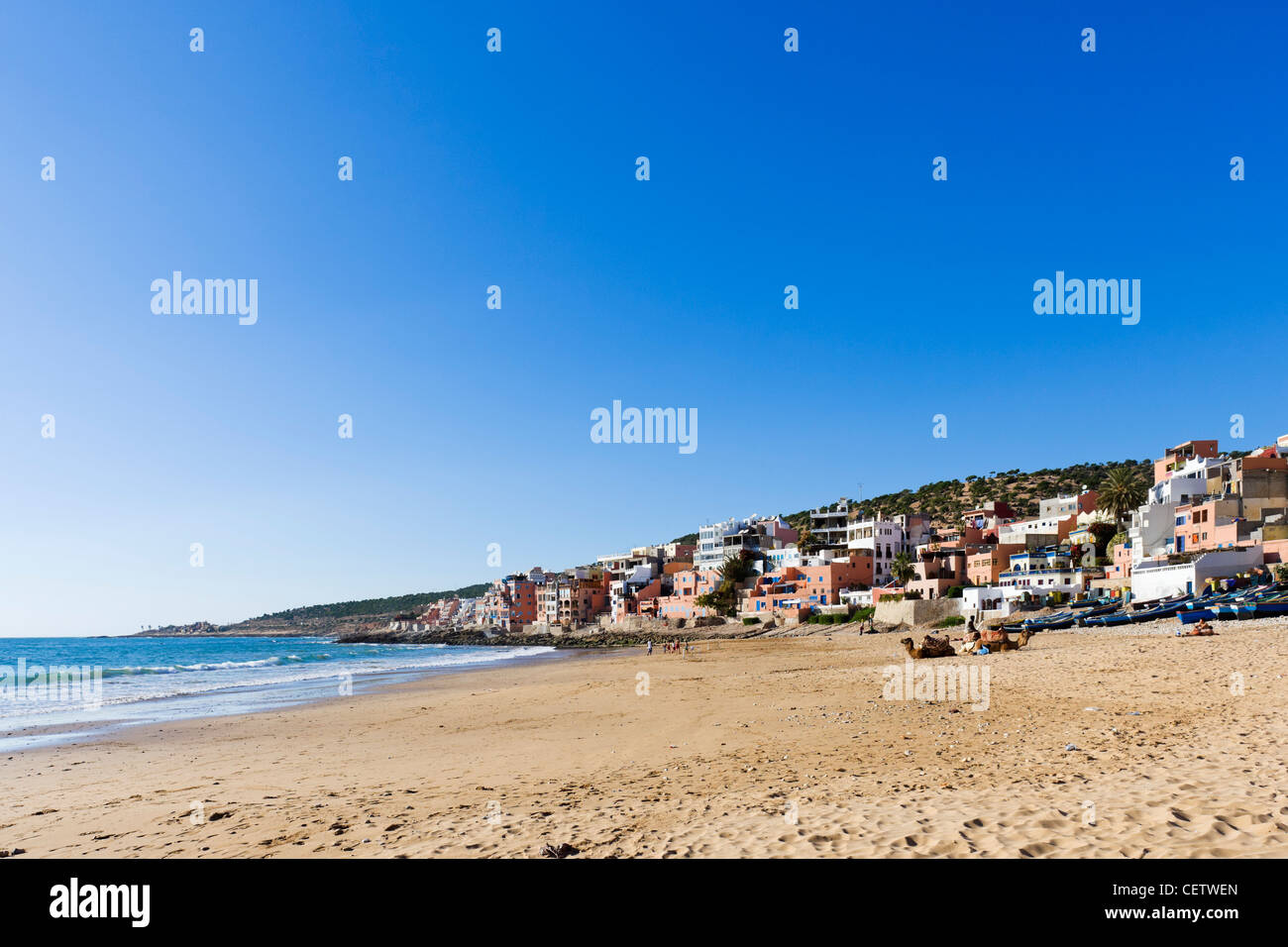 Spiaggia cittadina a Taghazout , a nord di Agadir, Marocco, Africa del Nord Foto Stock