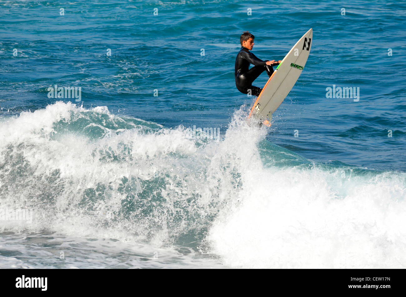 Ivan Gonzalez Dominguez (età 17) spagnolo campione del surf fotografato in Tenerife, Isole Canarie Foto Stock