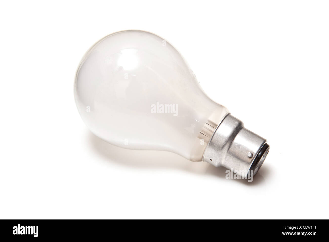 Tungsteno tradizionale lampadina isolato su un bianco di sfondo per studio. Foto Stock
