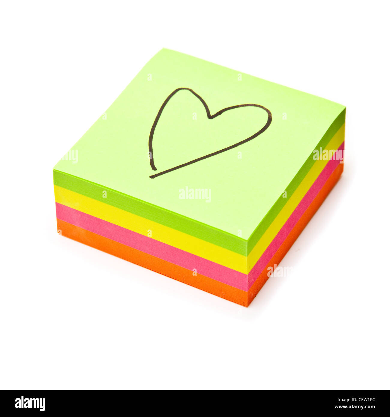 A forma di cuore di post-it ritagliata su sfondo bianco Foto stock