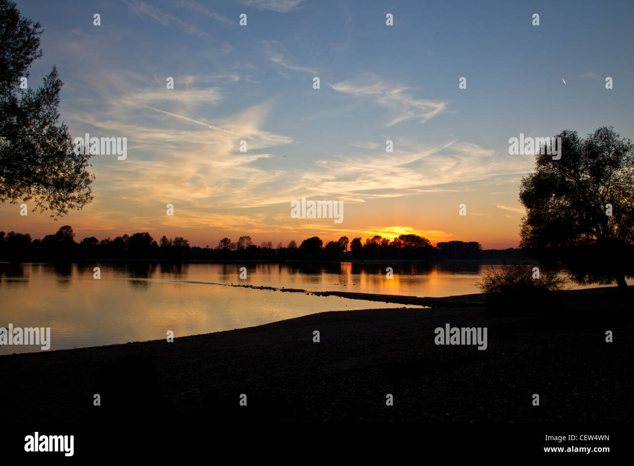 fiume di tramonto Foto Stock