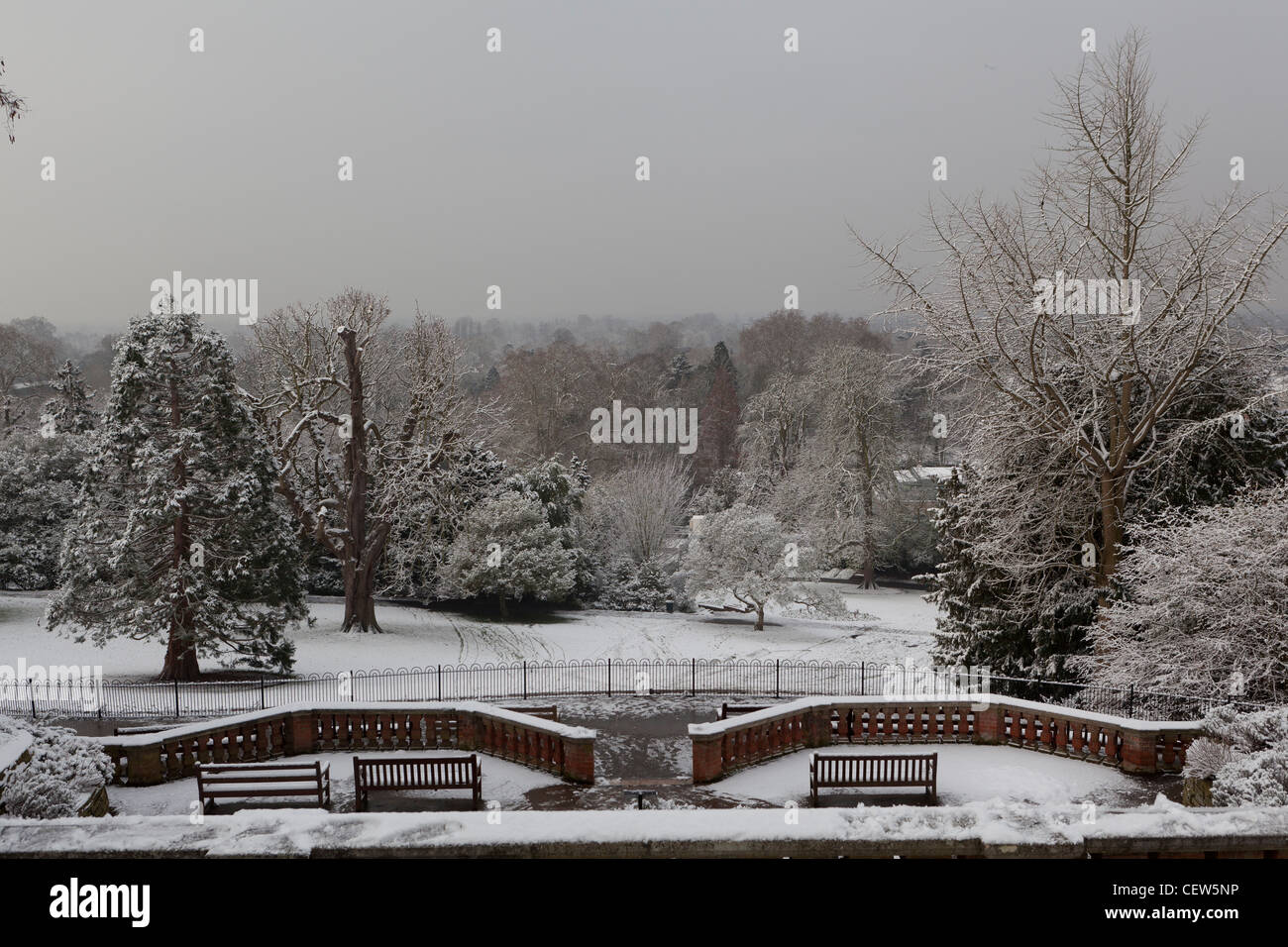 I giardini a terrazza nella neve,Richmond Hill,Richmond Upon Thames,Surrey, Inghilterra Foto Stock