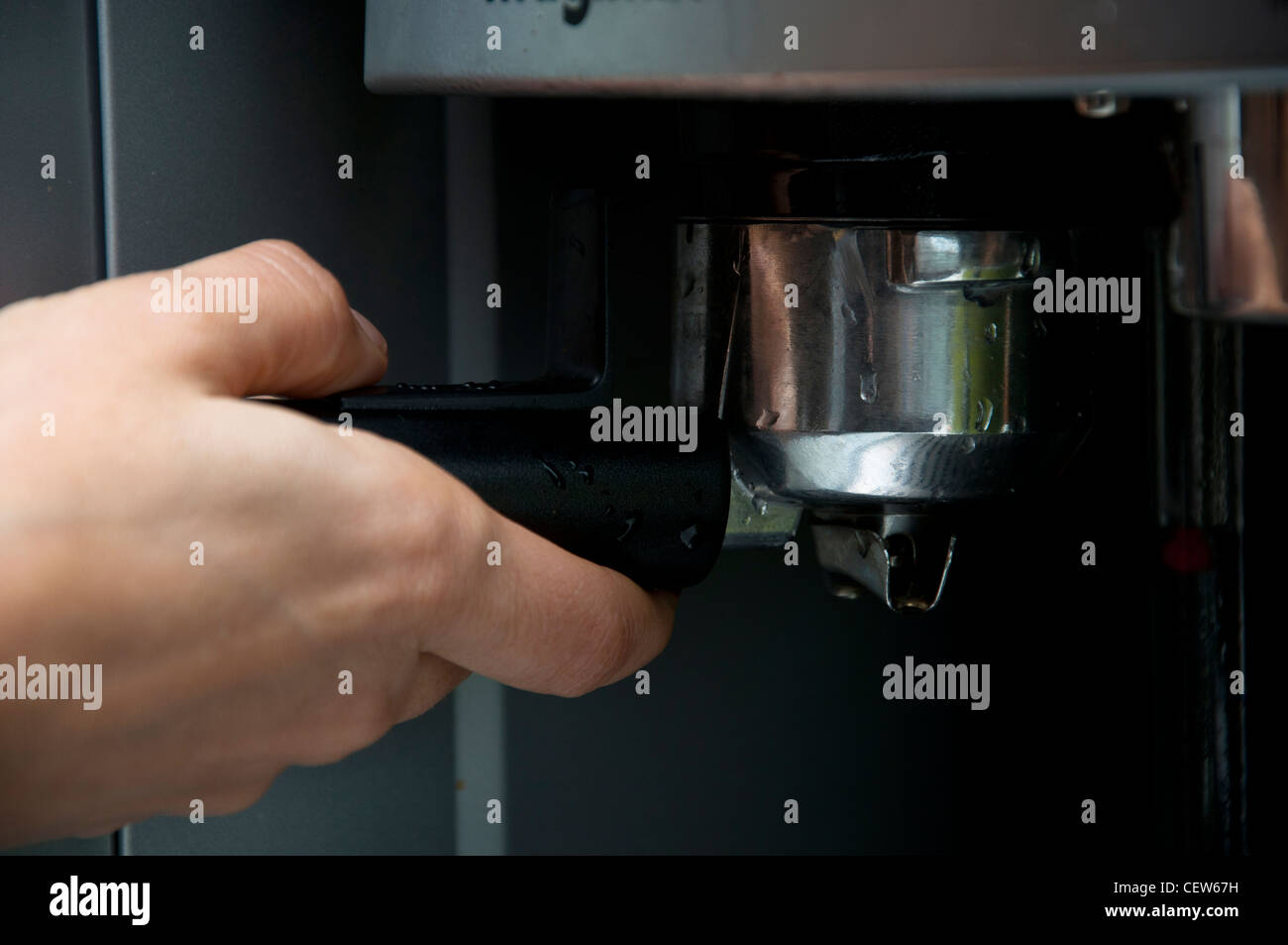 La produzione di caffè espresso. Foto Stock