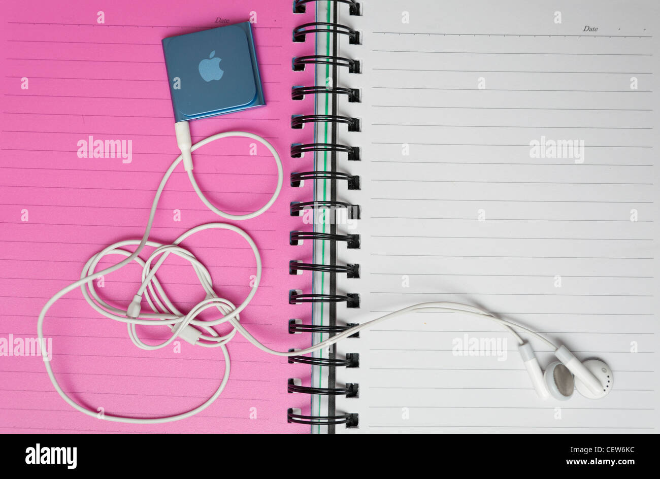 Ipod nano lettore musicale mp3 su un notebook. Foto Stock