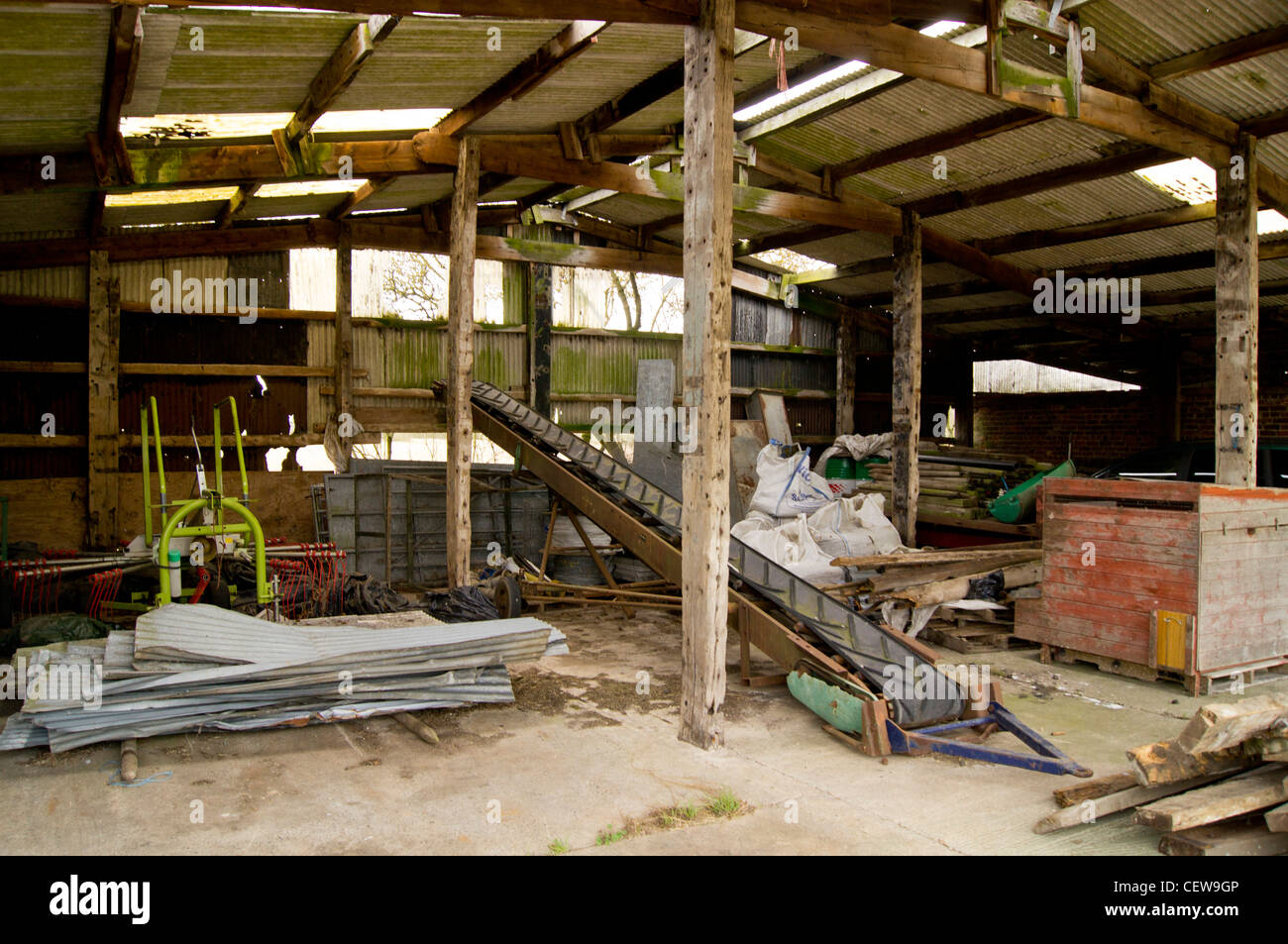 Granaio del cortile dell'azienda agricola Foto Stock