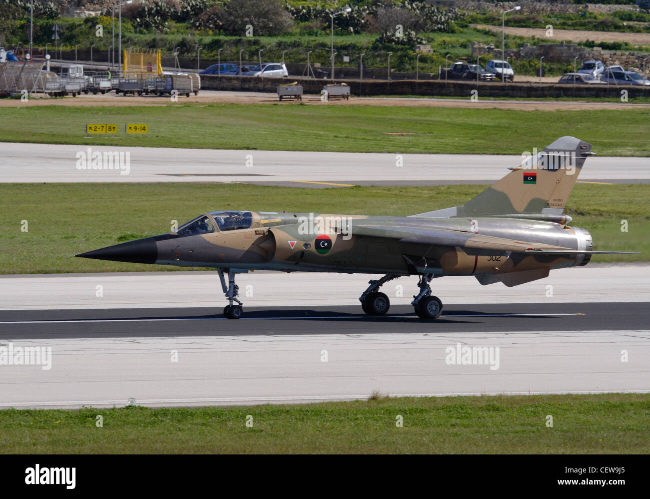 Libyan Air Force Dassault Mirage F1E jet da combattimento aereo il cuscinetto post-rivoluzionario insegne nazionali Foto Stock