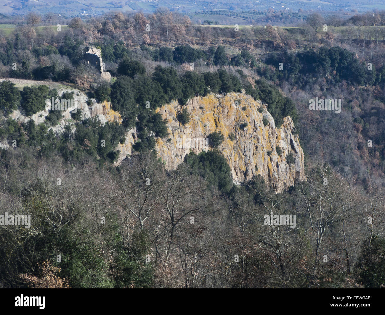Il Fosso Cerreto, le rovine di Castel d'Ischia, Italia centrale. Foto Stock