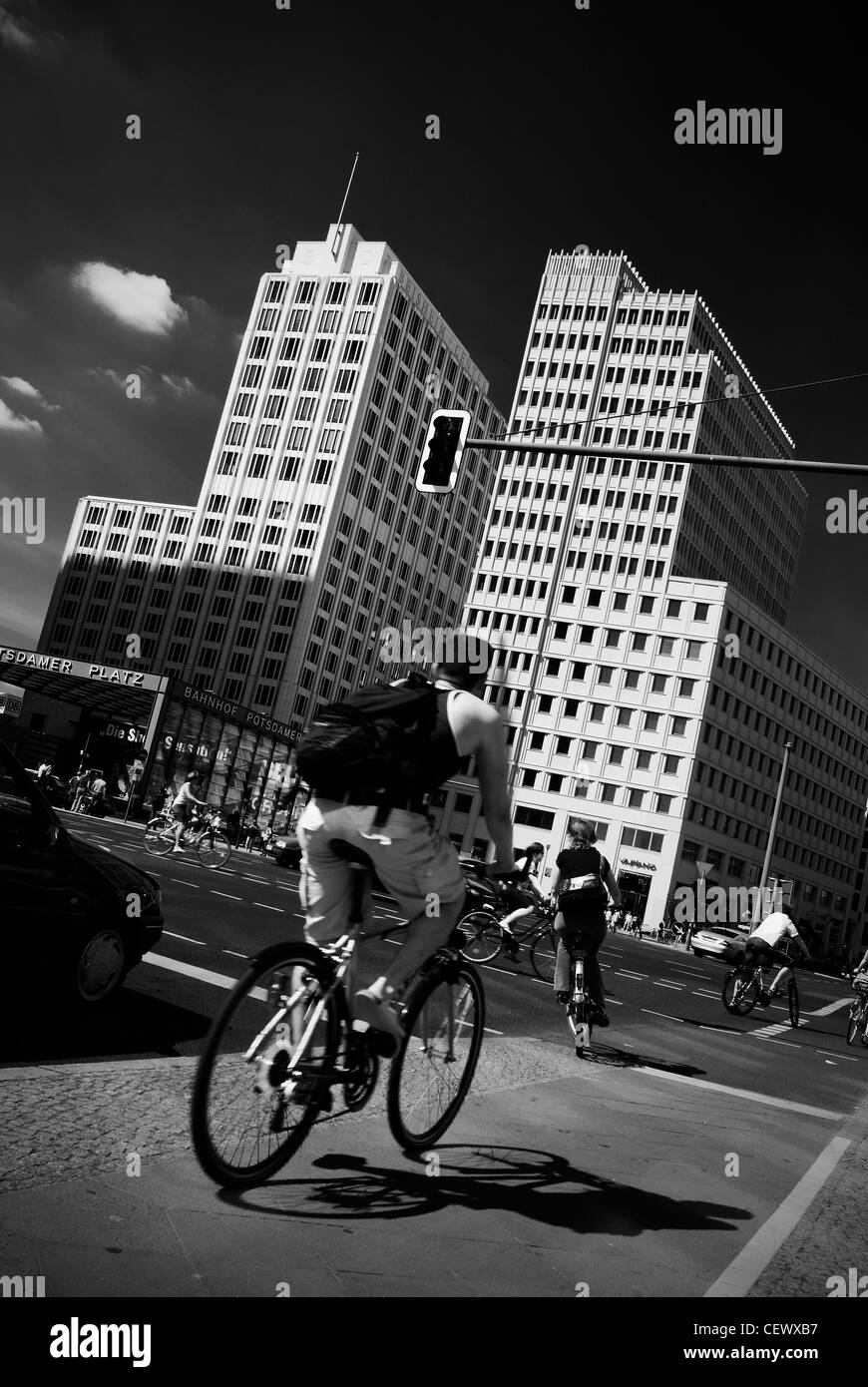 Berlino, Germania. Potsdamer Platz. Biker Foto Stock