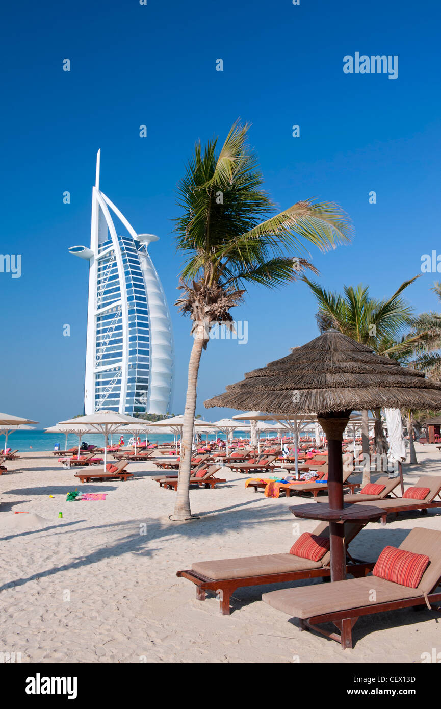 Vista del Burj al Arab hotel in Dubai negli Emirati Arabi Uniti Foto Stock