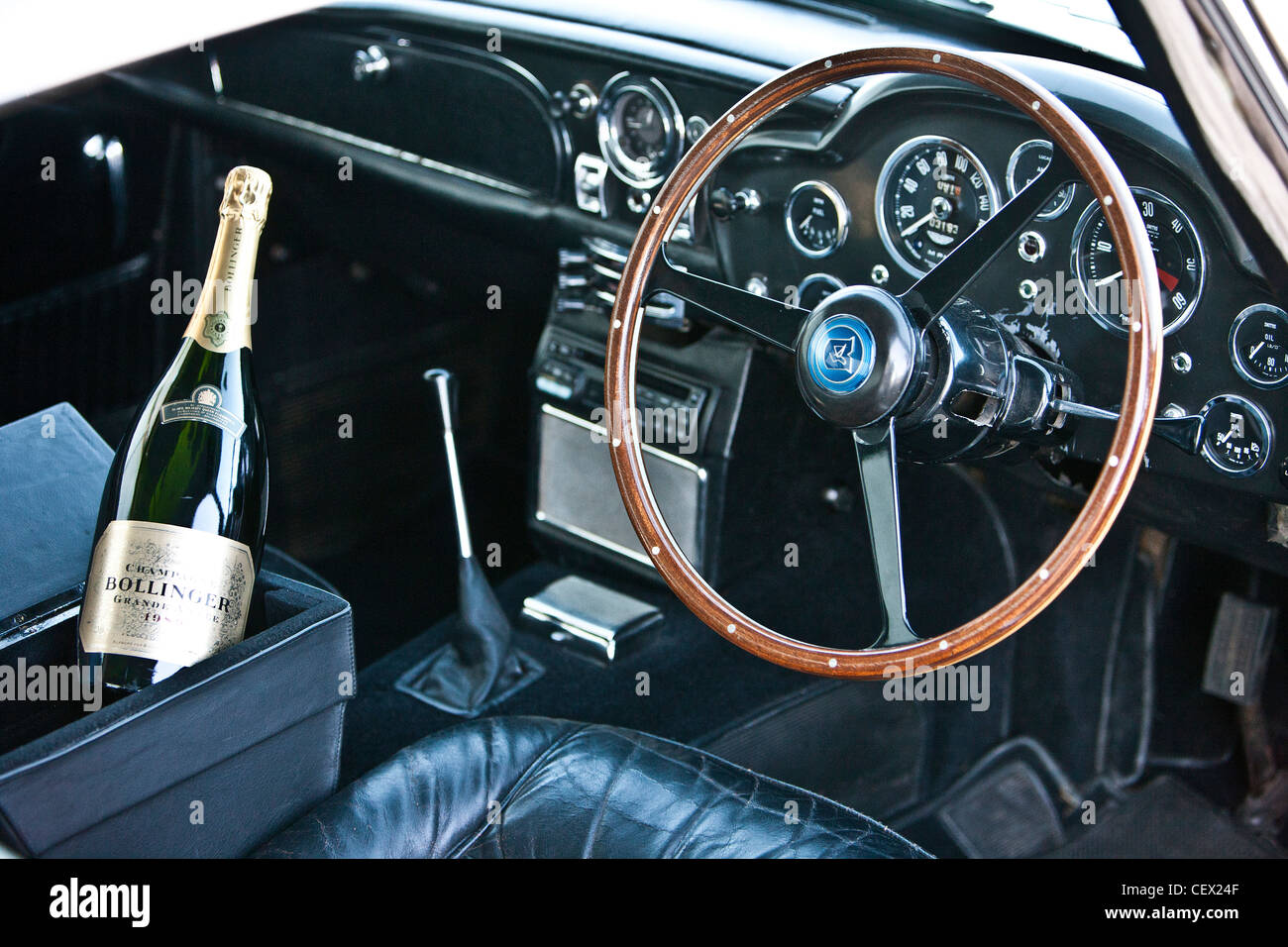 Cruscotto in Aston Martin DB5, James Bond Classic car Foto Stock