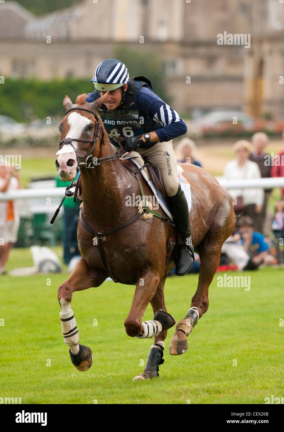 Boyd Martin e Neville Bardos - Cross country day al Land Rover Burghley Horse Trials 2011 Foto Stock