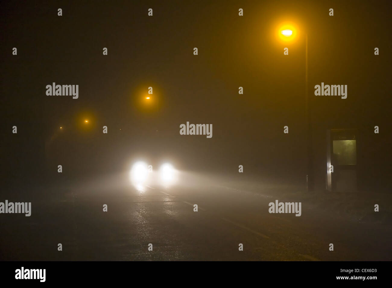 Nebbia novembre nel villaggio di Radley, Oxfordshire 2 Foto Stock