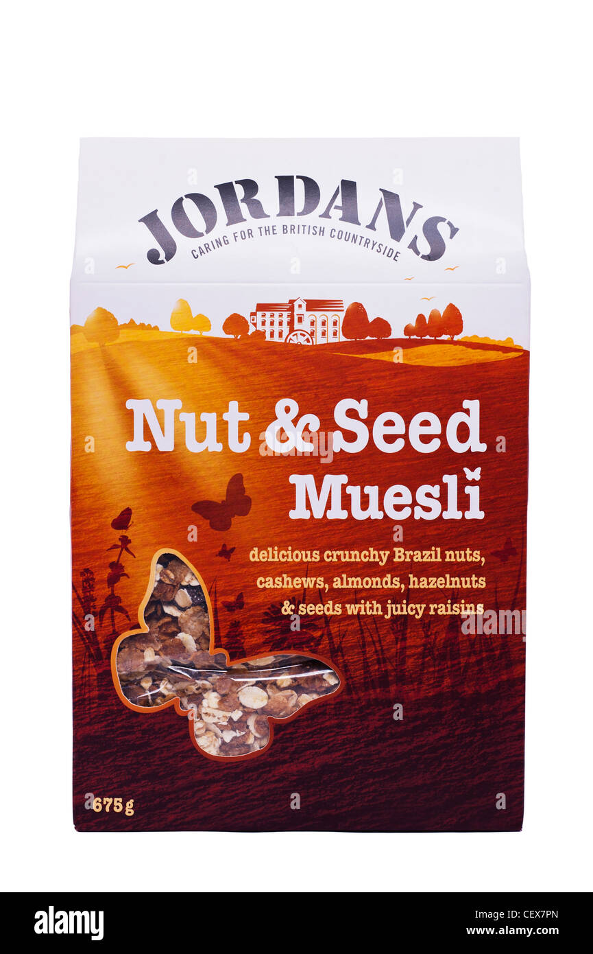 Una scatola di Jordans dado e sementi di cereali muesli su sfondo bianco Foto Stock