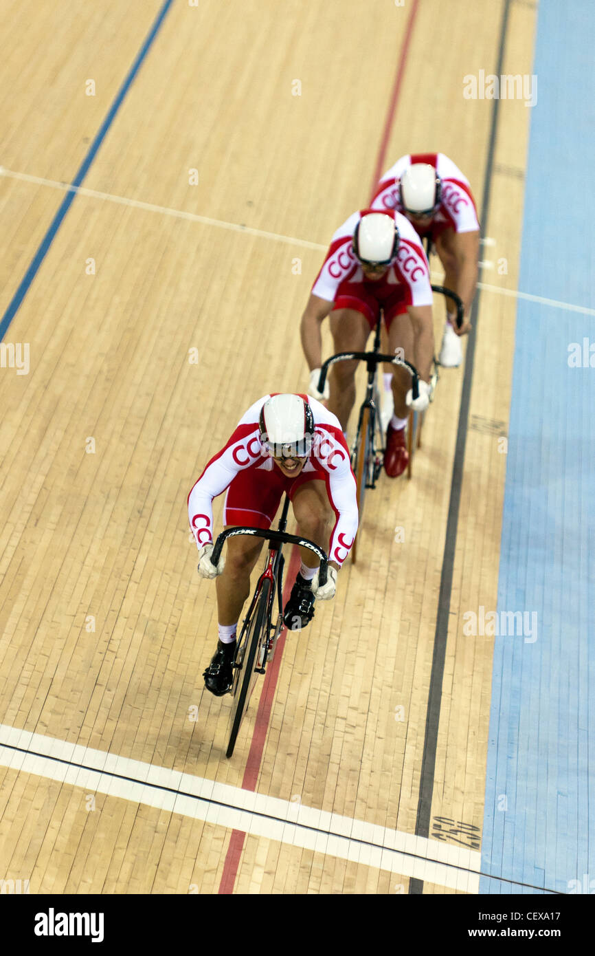 La Polonia Uomini Squadra Sprint, team ciclismo su pista World Cup 2012 Londra prepara la serie 2012 Foto Stock