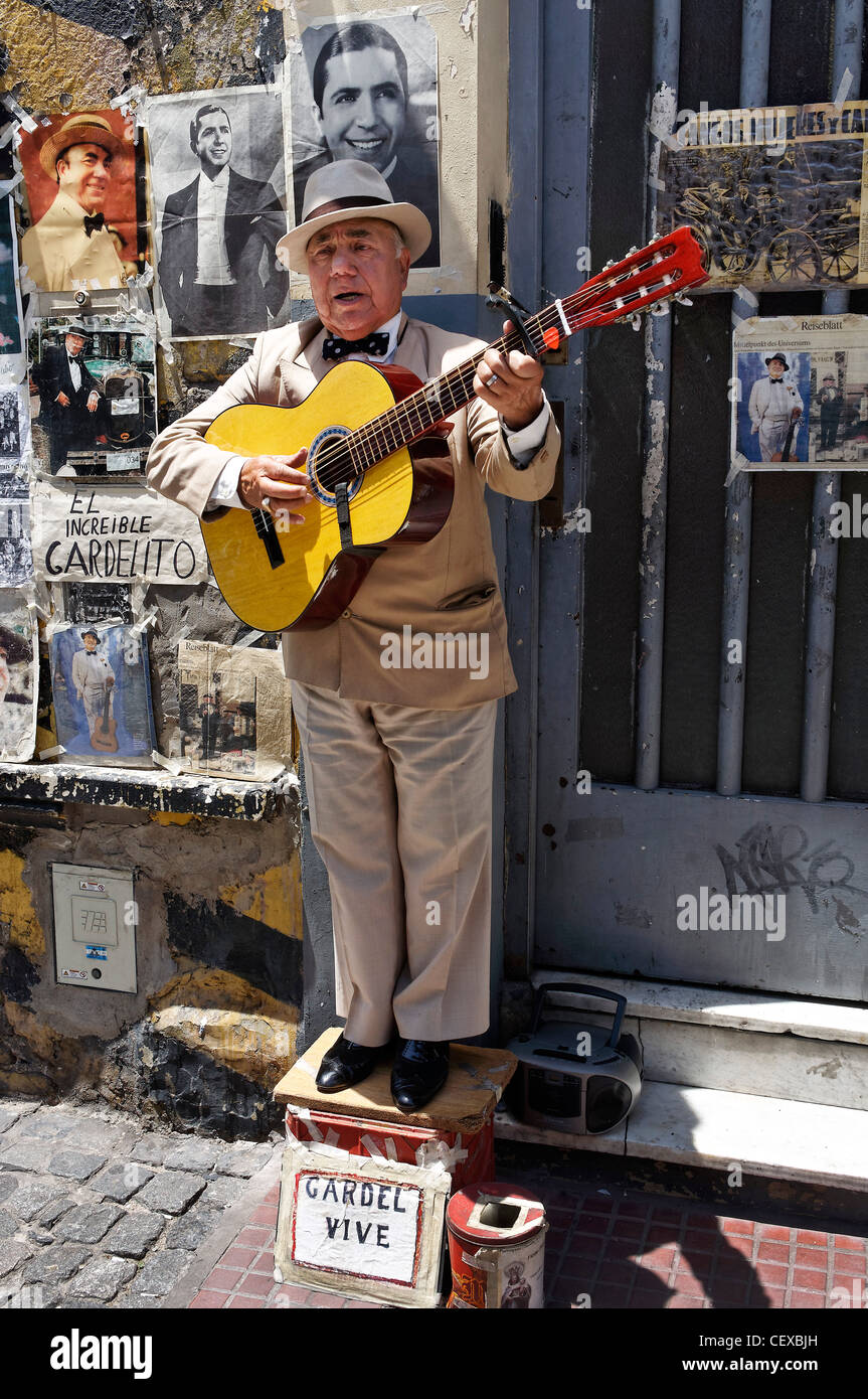 Gardelito, Tango musicista di strada con la chitarra , San Telmo, Buenos Aires, Argentina Foto Stock