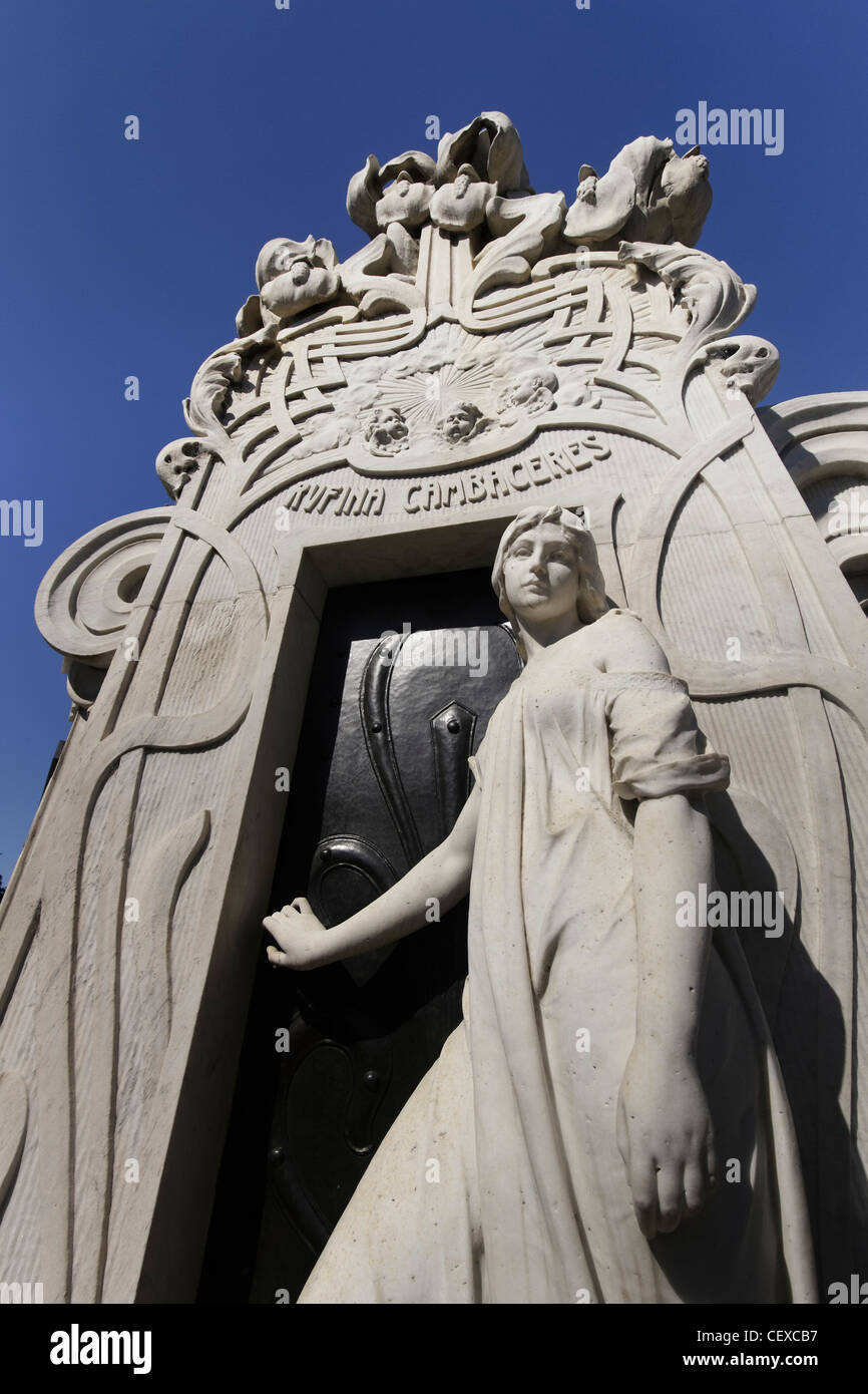 Monumento di grazia Rufina Cambaceres sepolto vivo a La Recoleta Cemetery, Buenos Aires, Argentina Foto Stock
