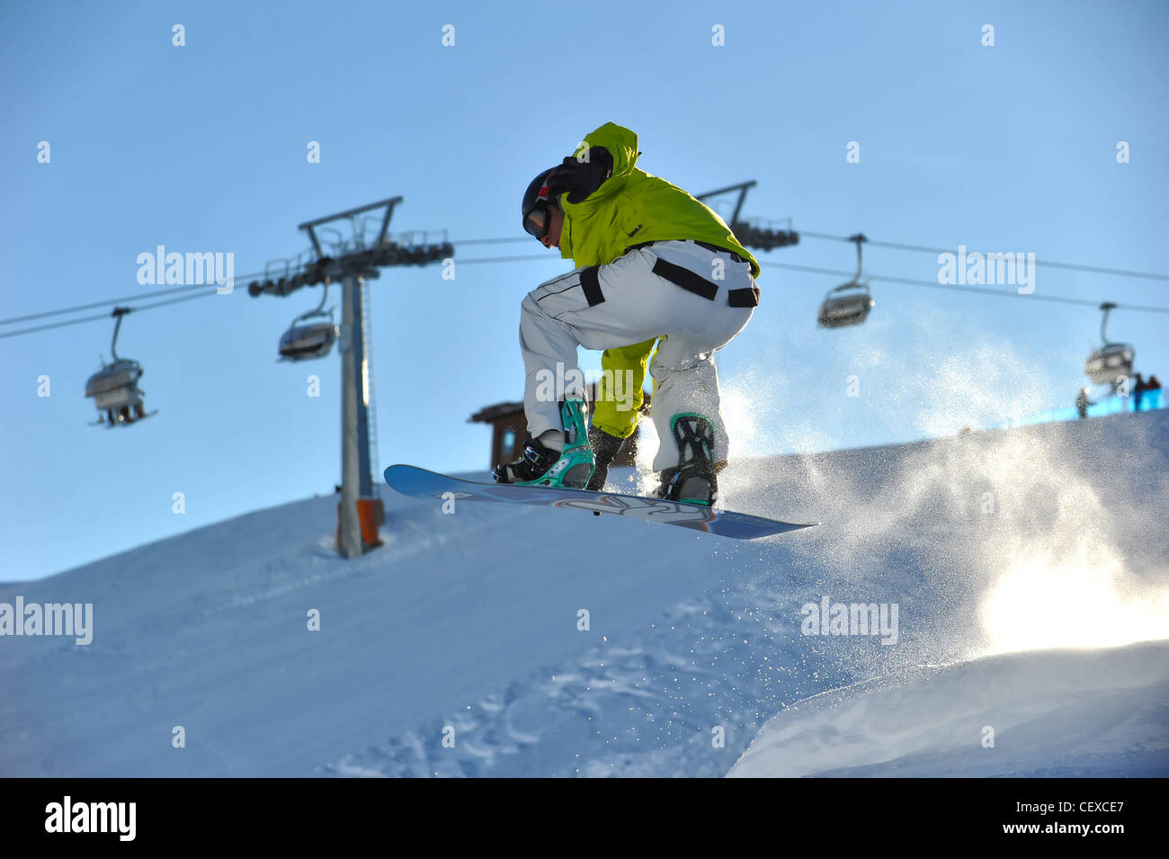 Salto con Snowboard Snowpark di Livigno, Sondrio Foto Stock
