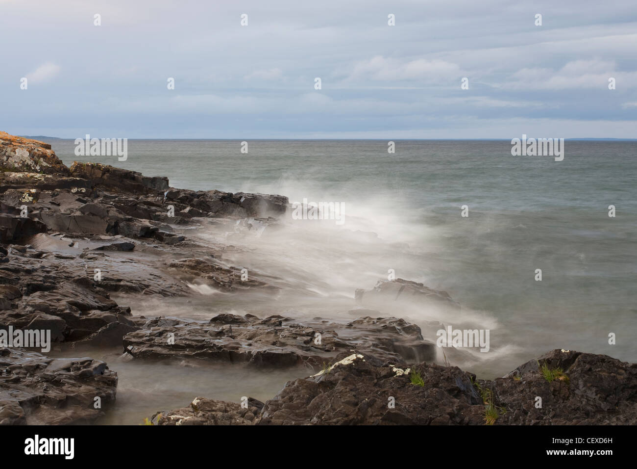 Misty acqua sul lago superiore; grand portage, minnesota, Stati Uniti d'America Foto Stock