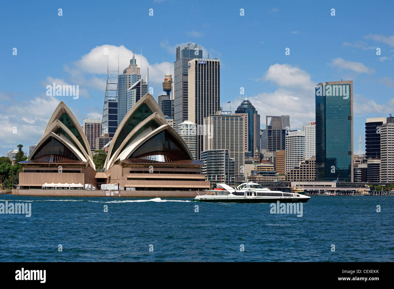 Sydney Opera House, il porto e il centro cittadino di Sydney Foto Stock