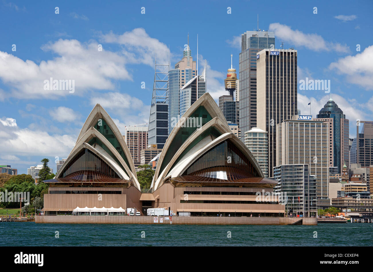 Sydney Opera House, il porto e il centro cittadino di Sydney Foto Stock