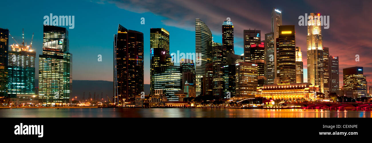 Singapore Skyline della citta' al tramonto Foto Stock