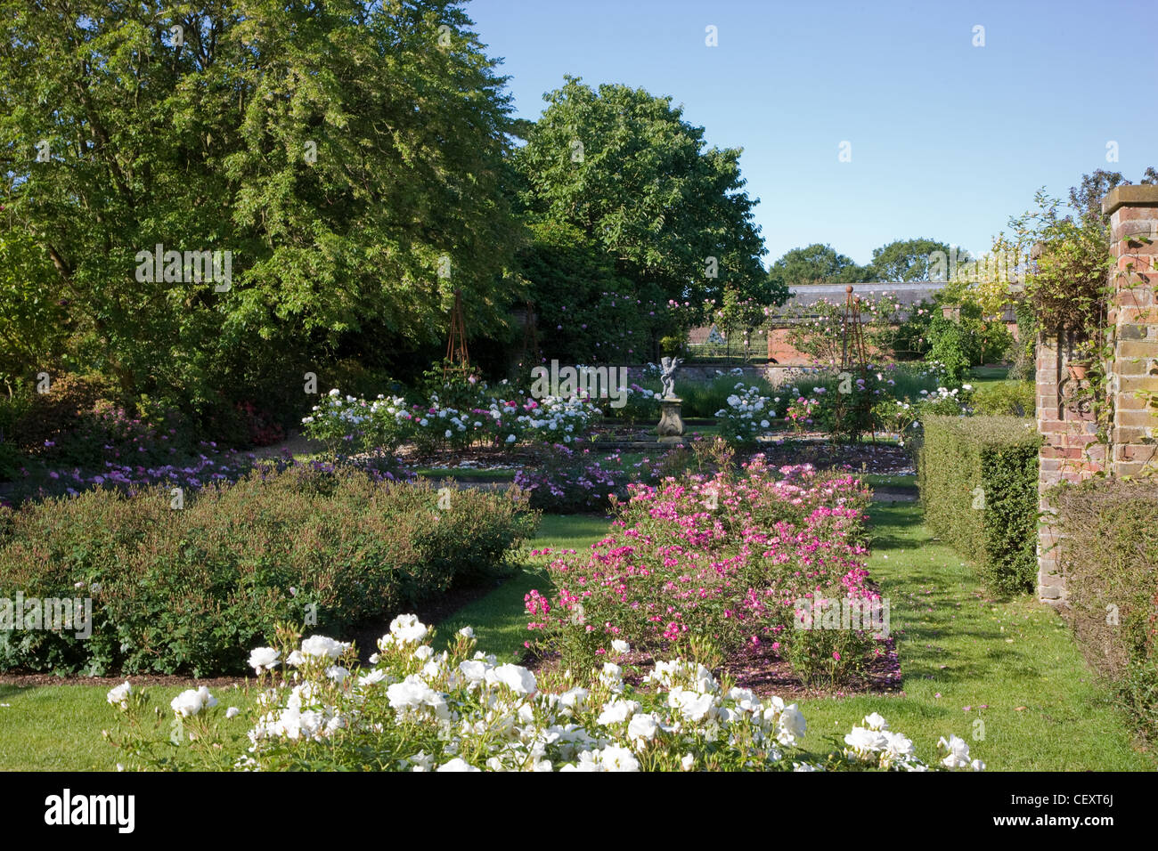 Ladham House Garden Ladham House è una casa vittoriana di giardini in Goudhurst, Kent, Regno Unito, progettato e stabilite in s la rosa Foto Stock