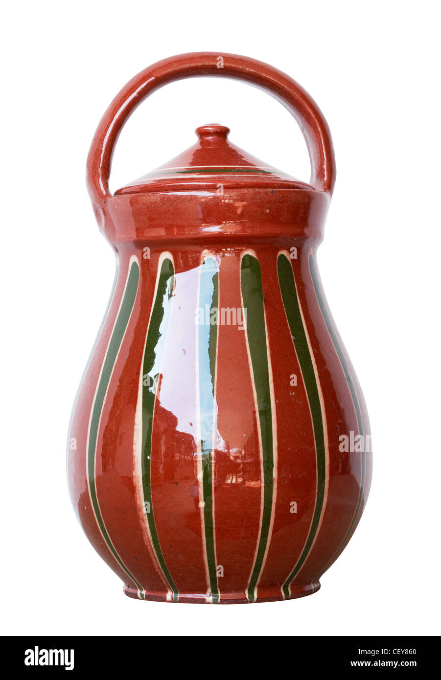 Tradizionale Caraffa in ceramica provenienti dalla Bulgaria isolato su bianco con tracciato di ritaglio Foto Stock