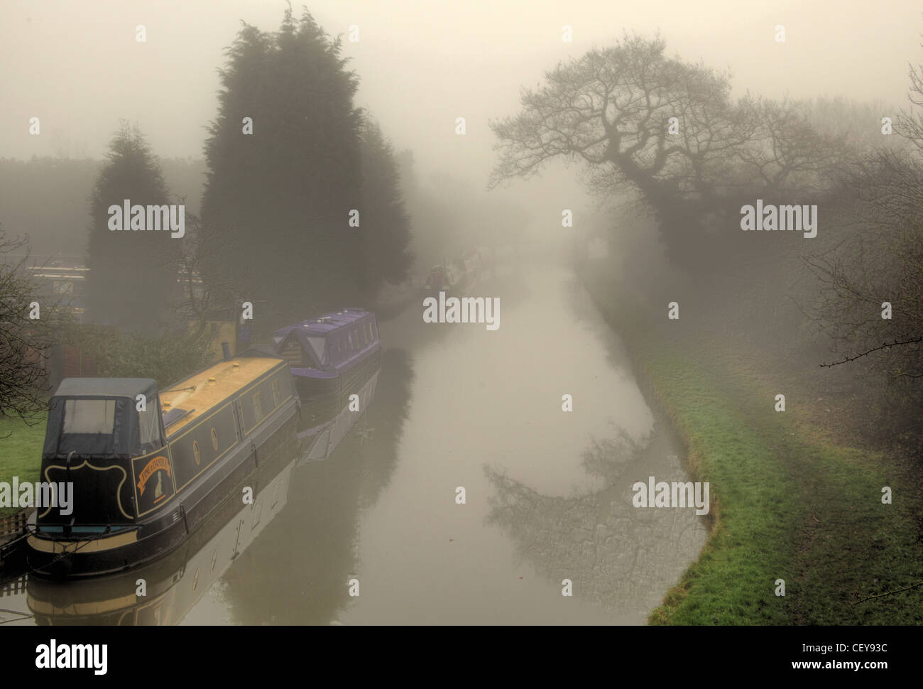 Foschia mattutina sui Trent & Mersey canal a Rudheath, Northwich Foto Stock