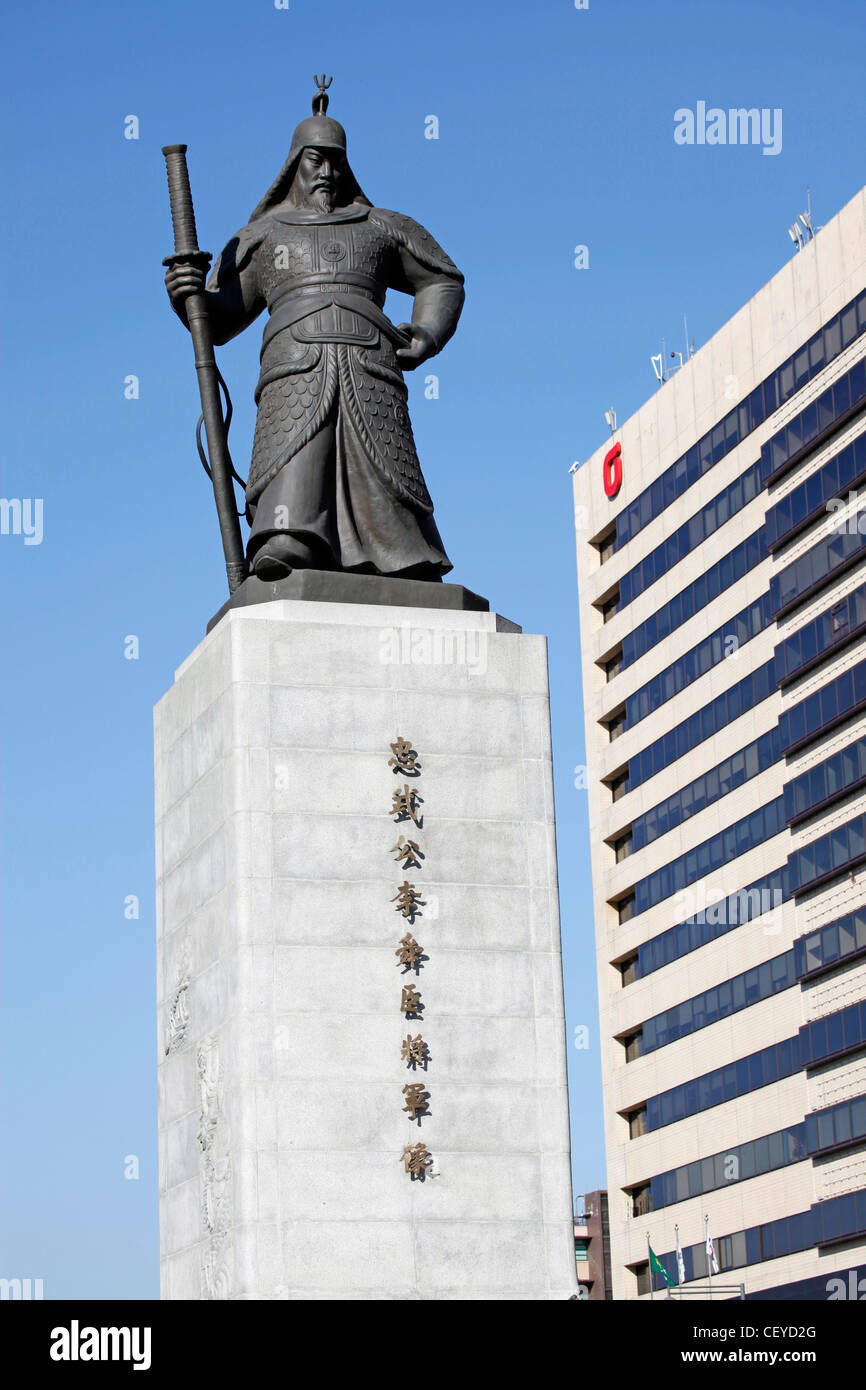 Statua di Ammiraglio Yi Sun-sin in Jongno-Gu a Seul, Corea del Sud Foto Stock