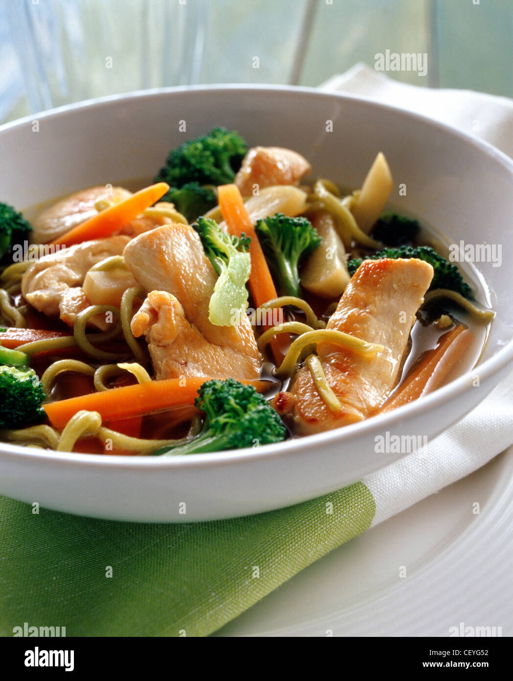 Basso Contenuto Calorico deliziosi piatti a basso contenuto calorico disheseveryday pasti e occasioni speciali Thai aromatizzato casseruola di pollo carote, Foto Stock