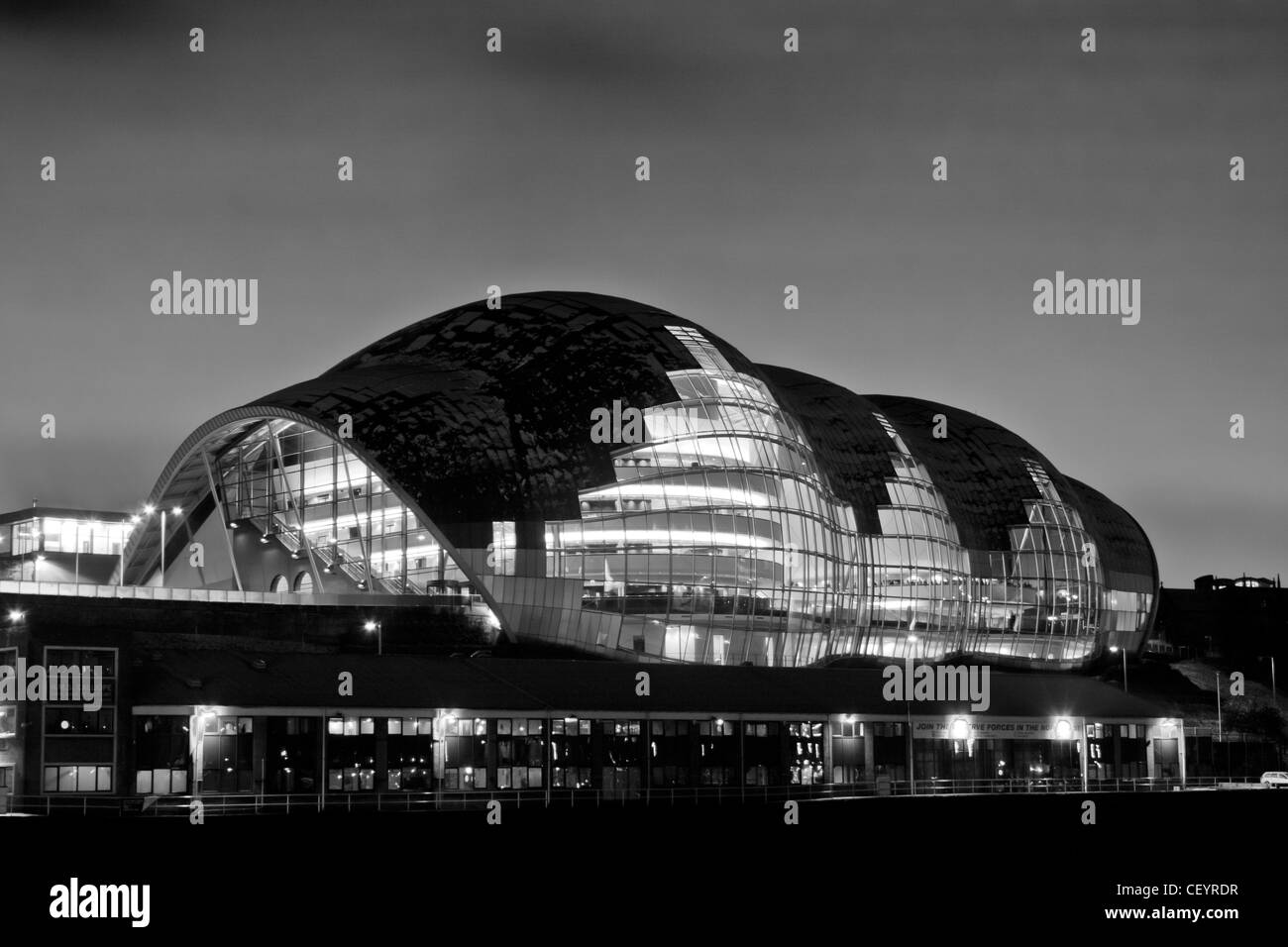 Il Sage Gateshead - concert hall (UK) a notte (monocromatico) Foto Stock