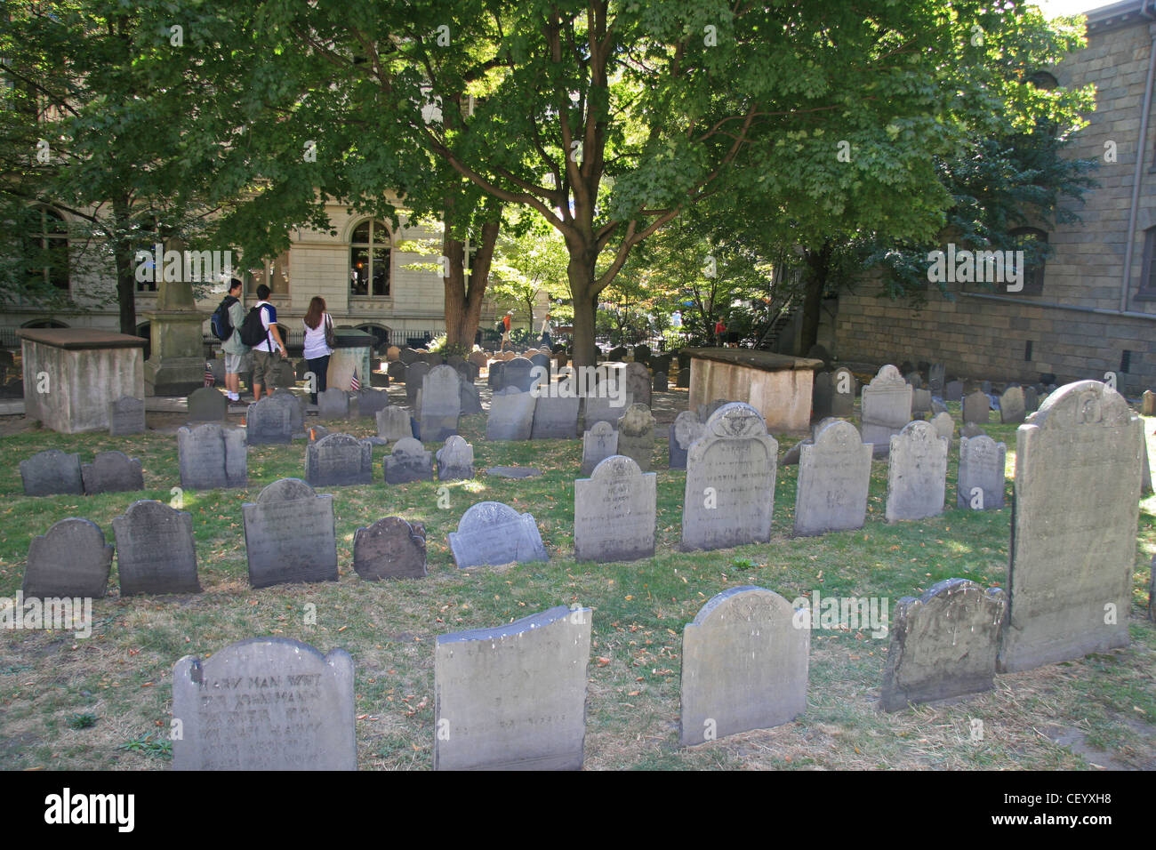 Vista generale di lapidi nella Cappella dei Re di seppellimento di massa, Boston, Massachusetts, Stati Uniti. Foto Stock